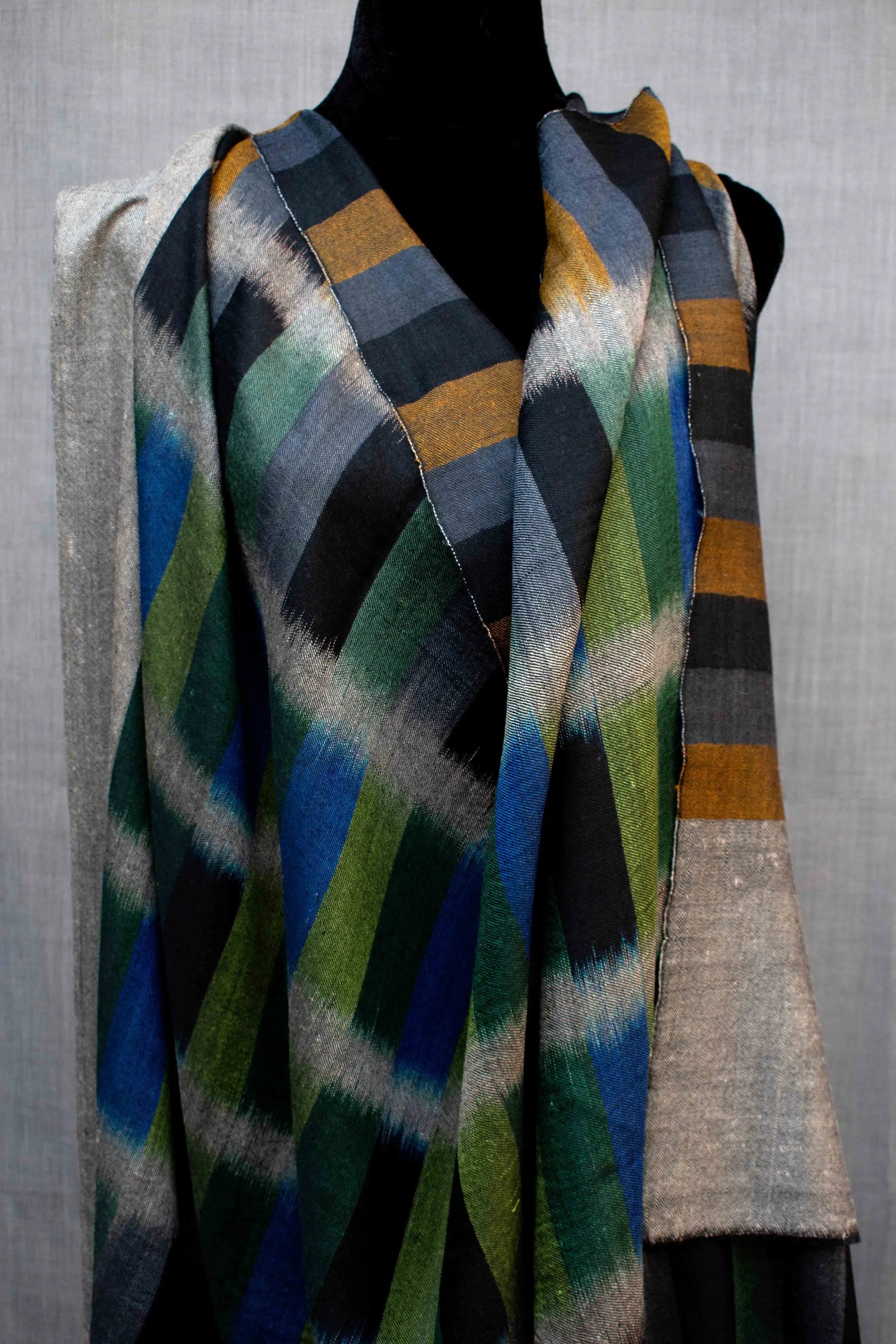 Aasmeen Ikat Pashmina Shawl, made in Kashmir, Space Dyed, Handwoven Shahkaar