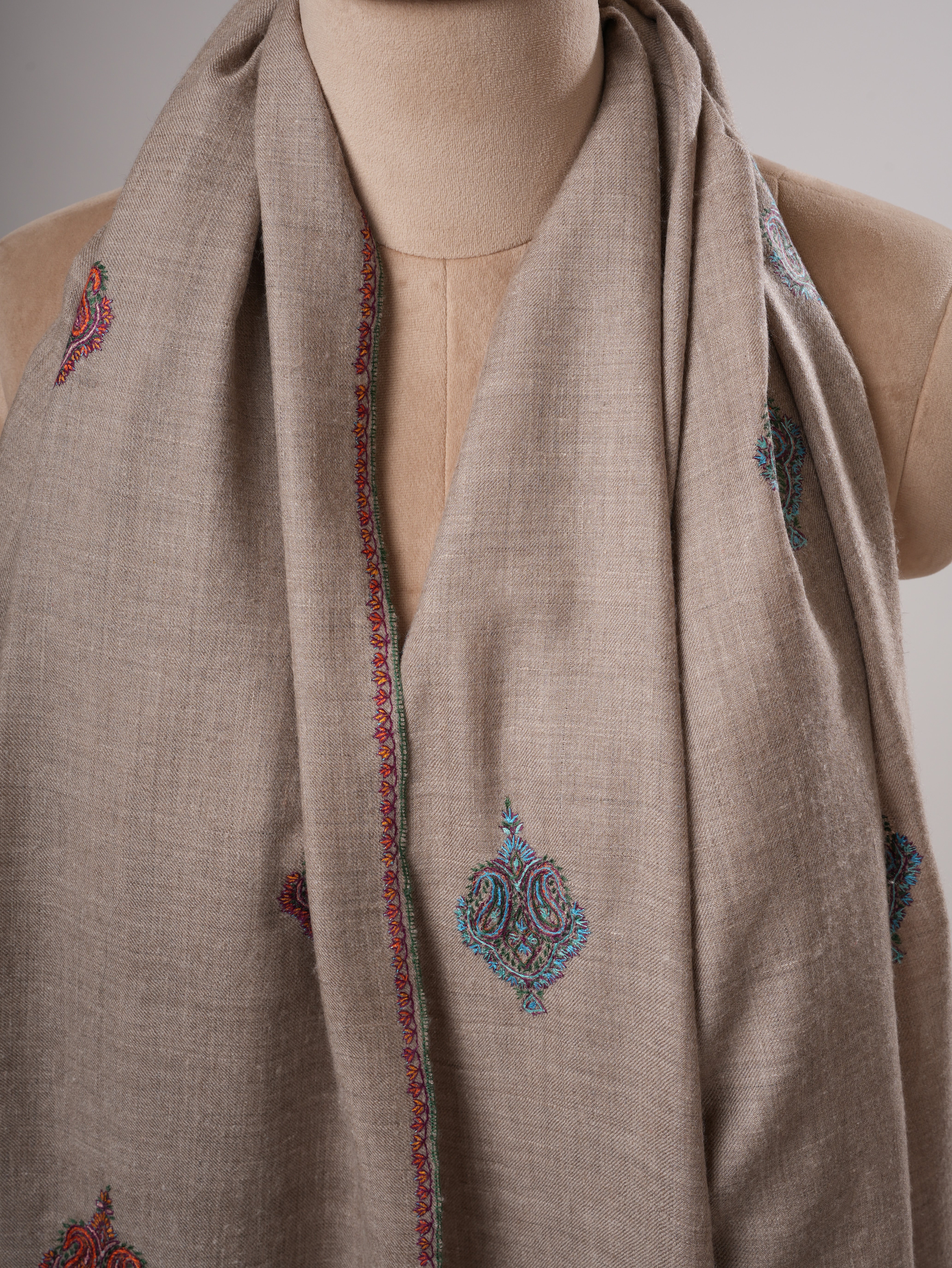 Aksi Embroidered Shahkaar Kashmiri Pashmina Shawl Shahkaar