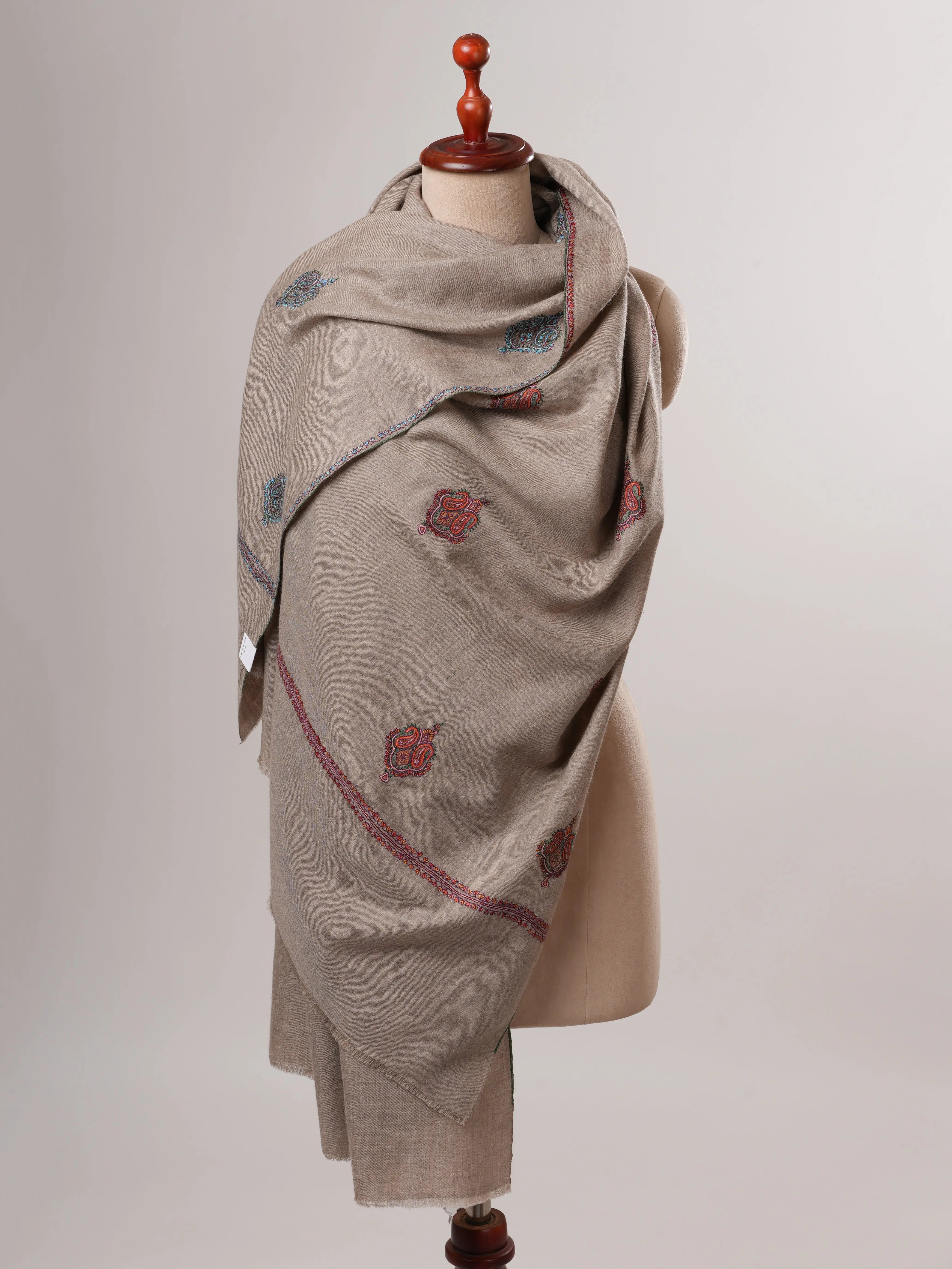 Aksi Embroidered Shahkaar Kashmiri Pashmina Shawl Shahkaar