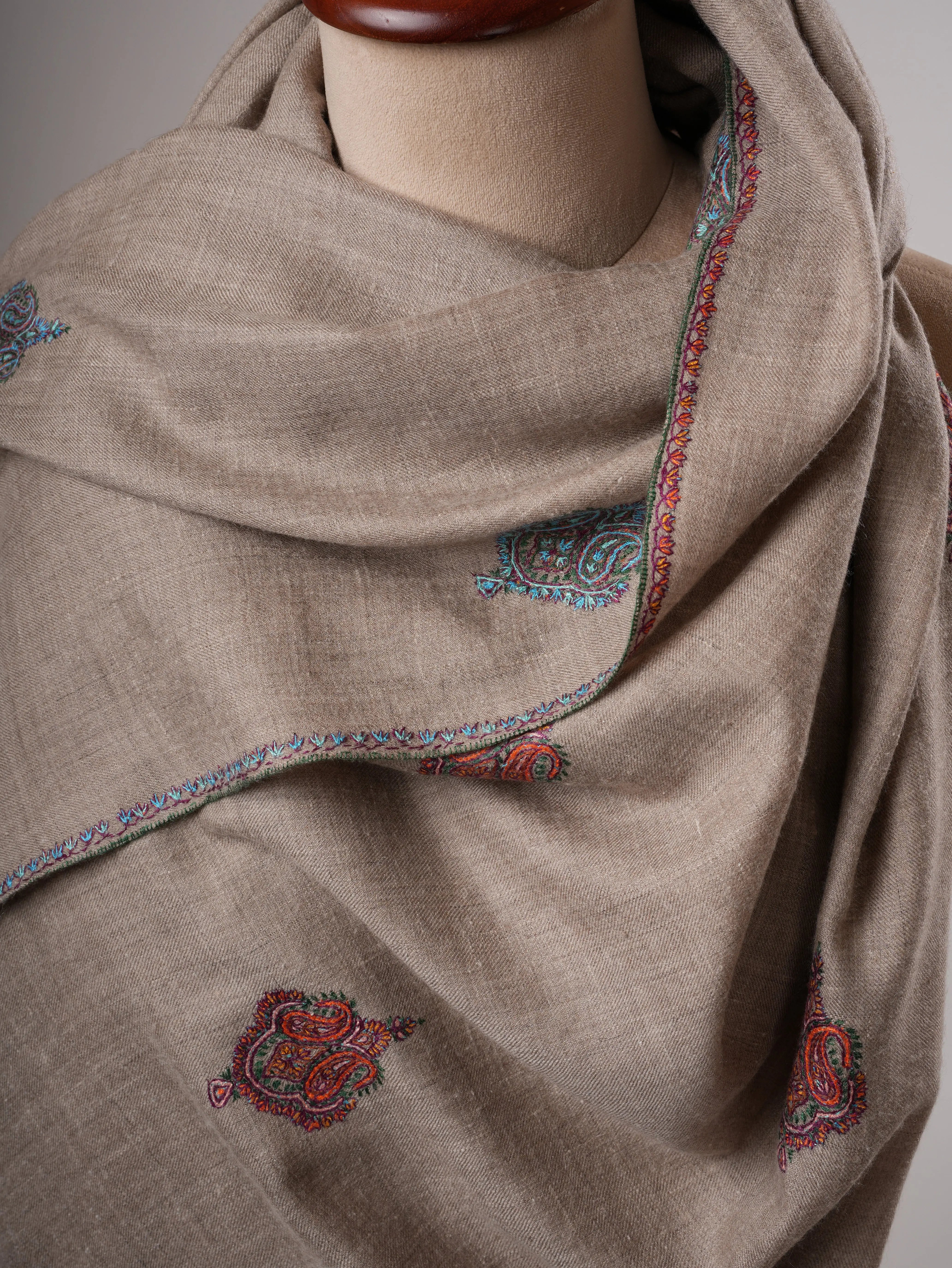 Aksi Embroidered Shahkaar Kashmiri Pashmina Shawl Shahkaar