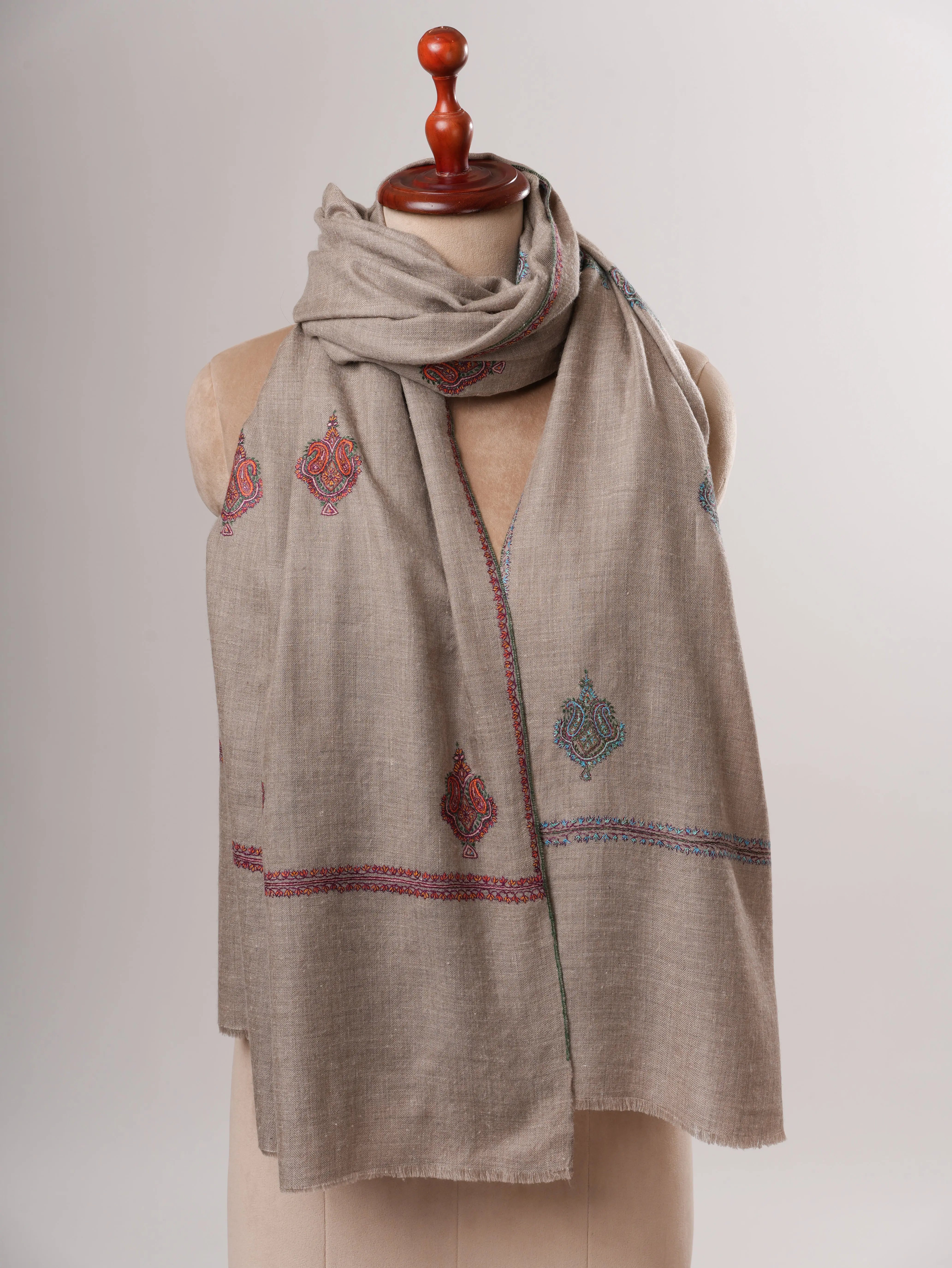Aksi Embroidered Shahkaar Kashmiri Pashmina Shawl Shahkaar