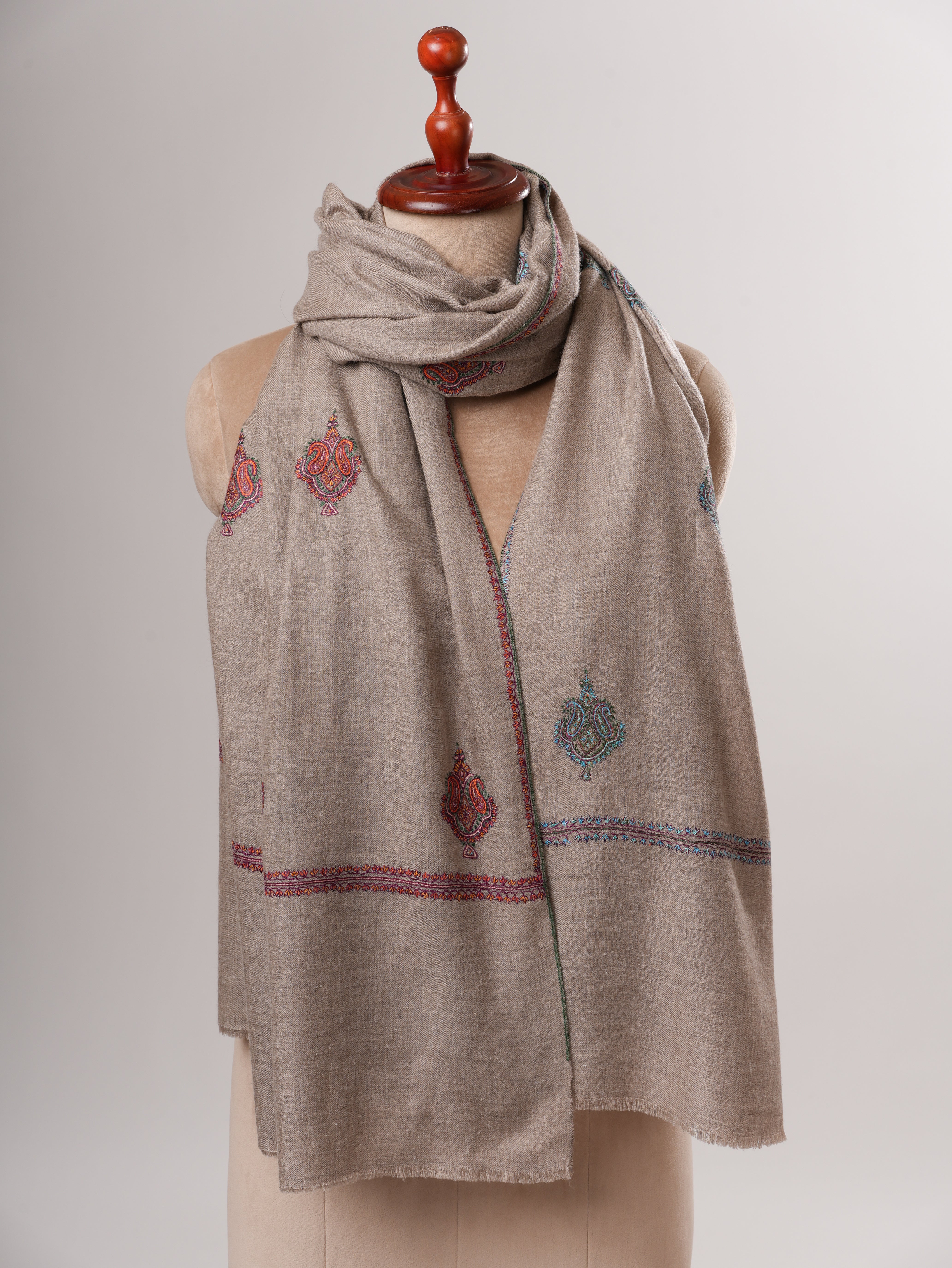 Aksi Embroidered Shahkaar Kashmiri Pashmina Shawl Shahkaar