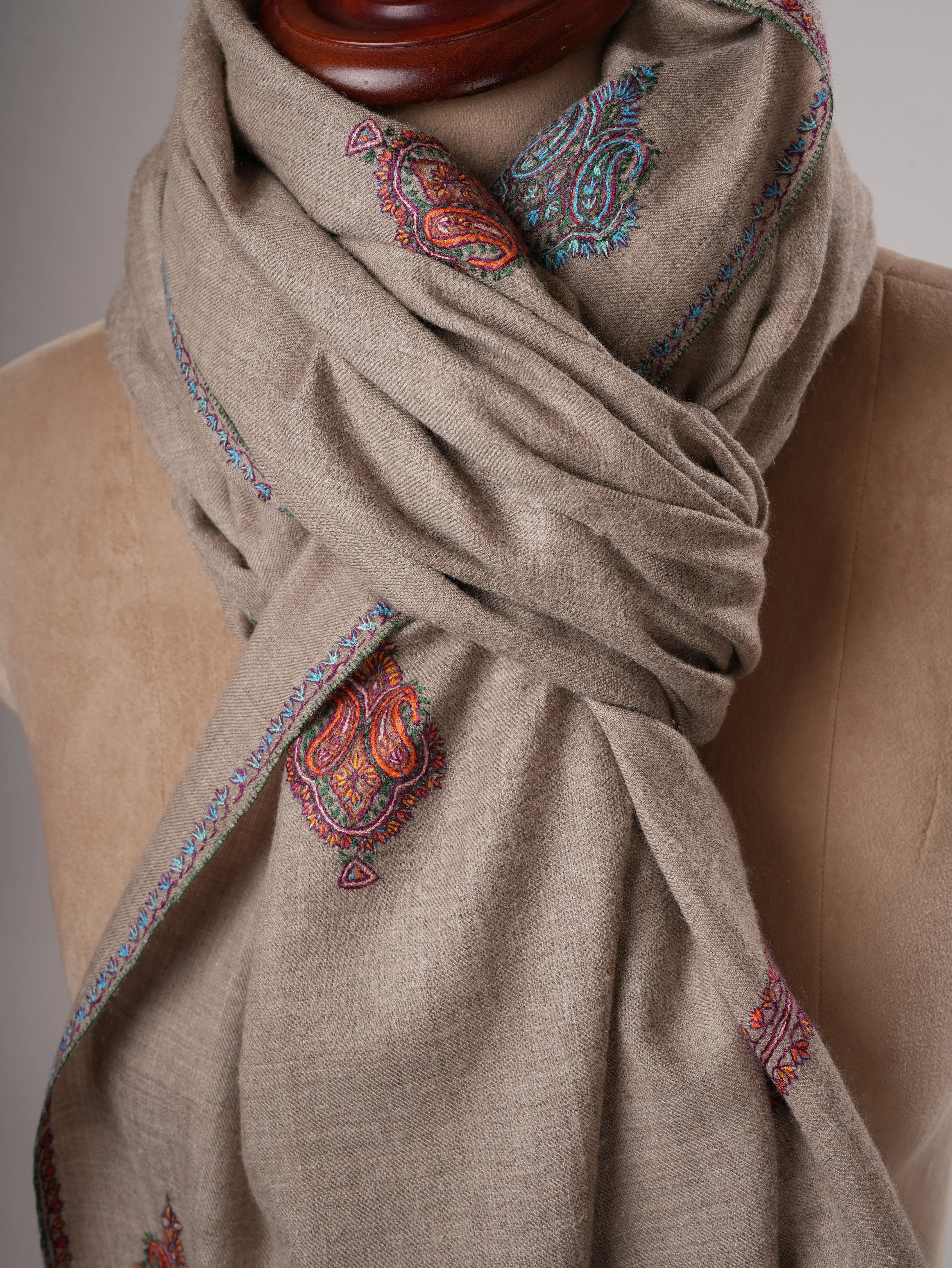 Aksi Embroidered Shahkaar Kashmiri Pashmina Shawl Shahkaar