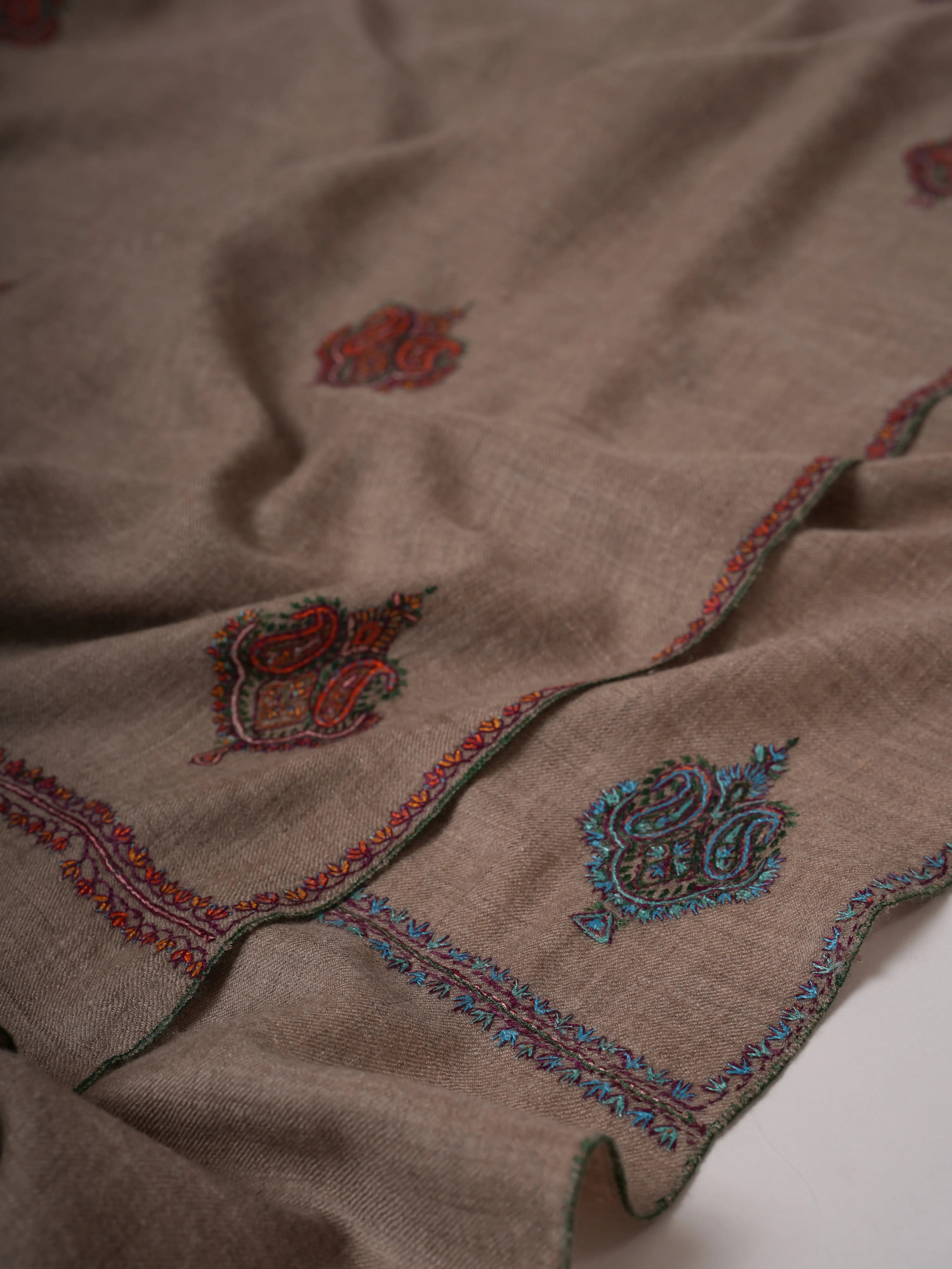 Aksi Embroidered Shahkaar Kashmiri Pashmina Shawl Shahkaar