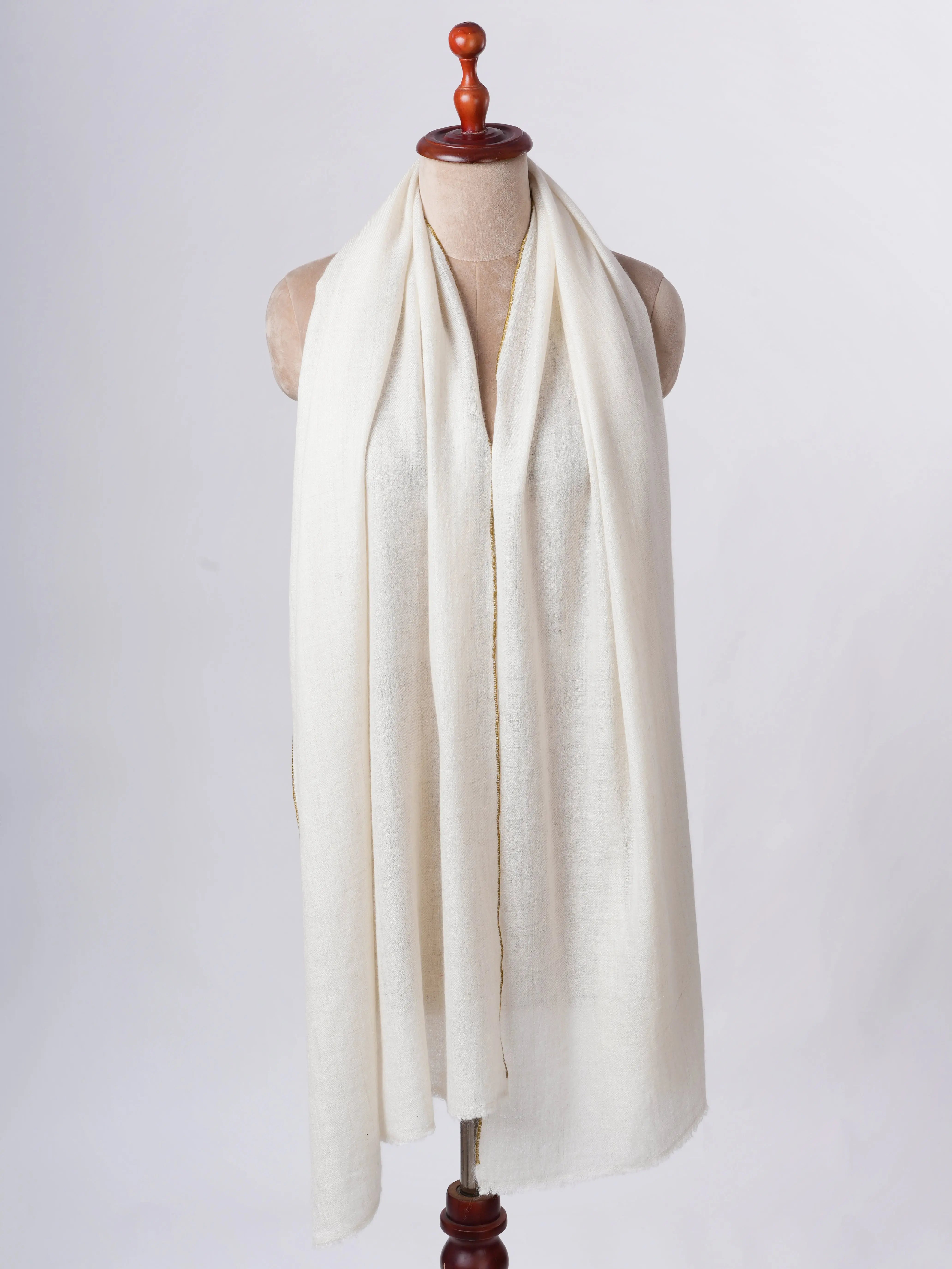 Baby Soft Handspun Himalayan Cashmere Scarf with Kaaj Embroidery – Rare Artisanal Elegance Shahkaar