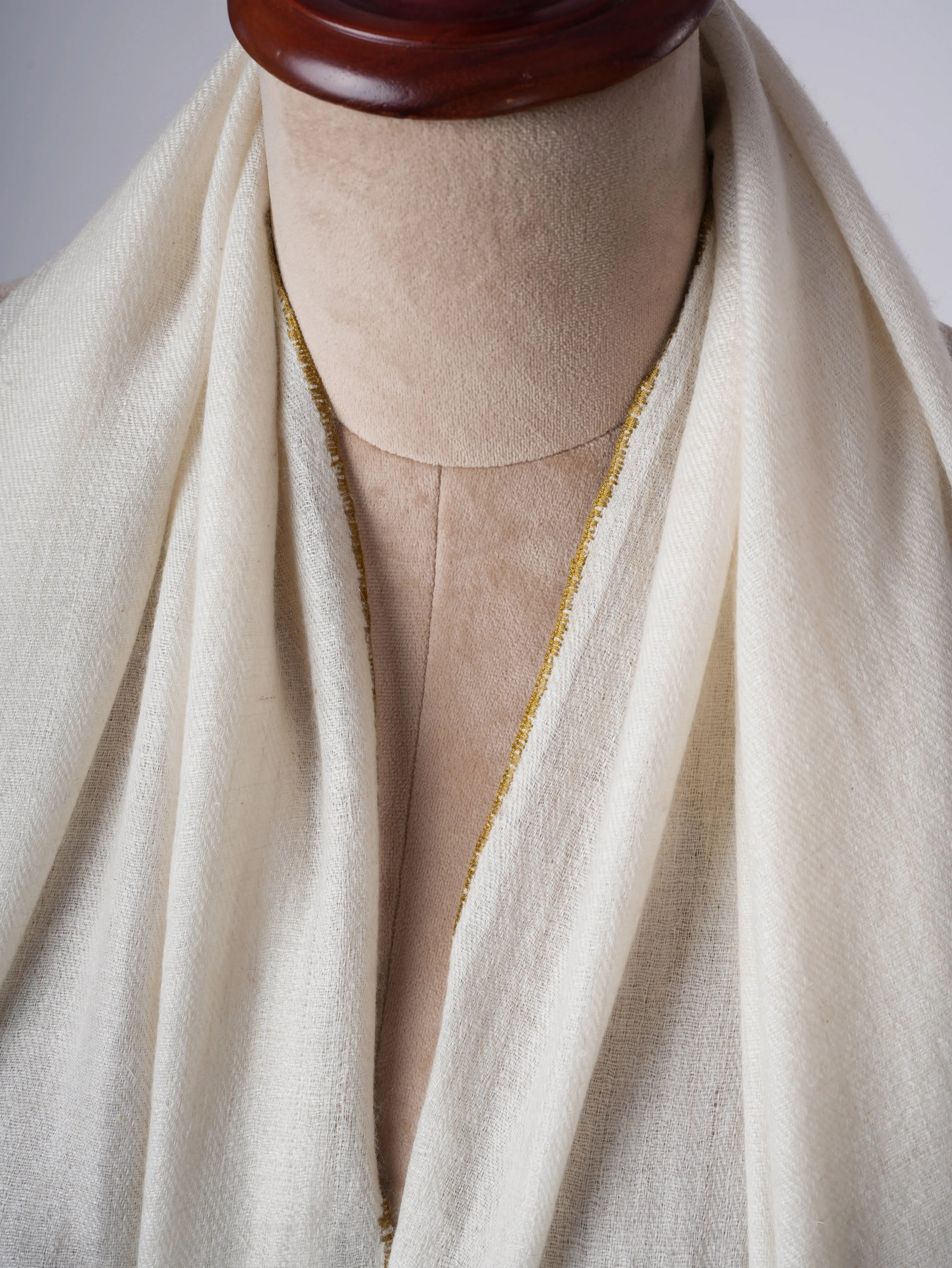 Baby Soft Handspun Himalayan Cashmere Scarf with Kaaj Embroidery – Rare Artisanal Elegance Shahkaar