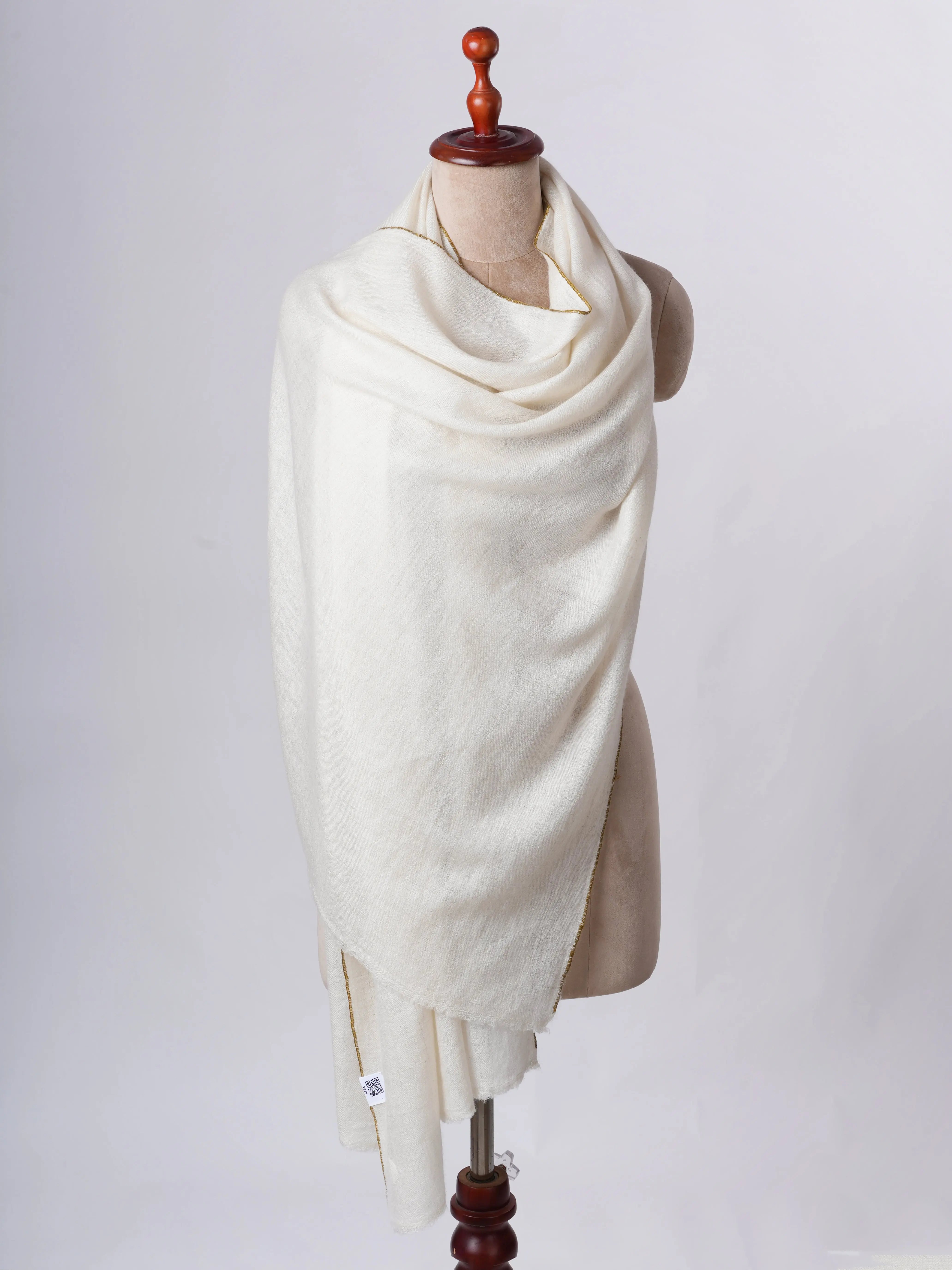 Baby Soft Handspun Himalayan Cashmere Scarf with Kaaj Embroidery – Rare Artisanal Elegance Shahkaar