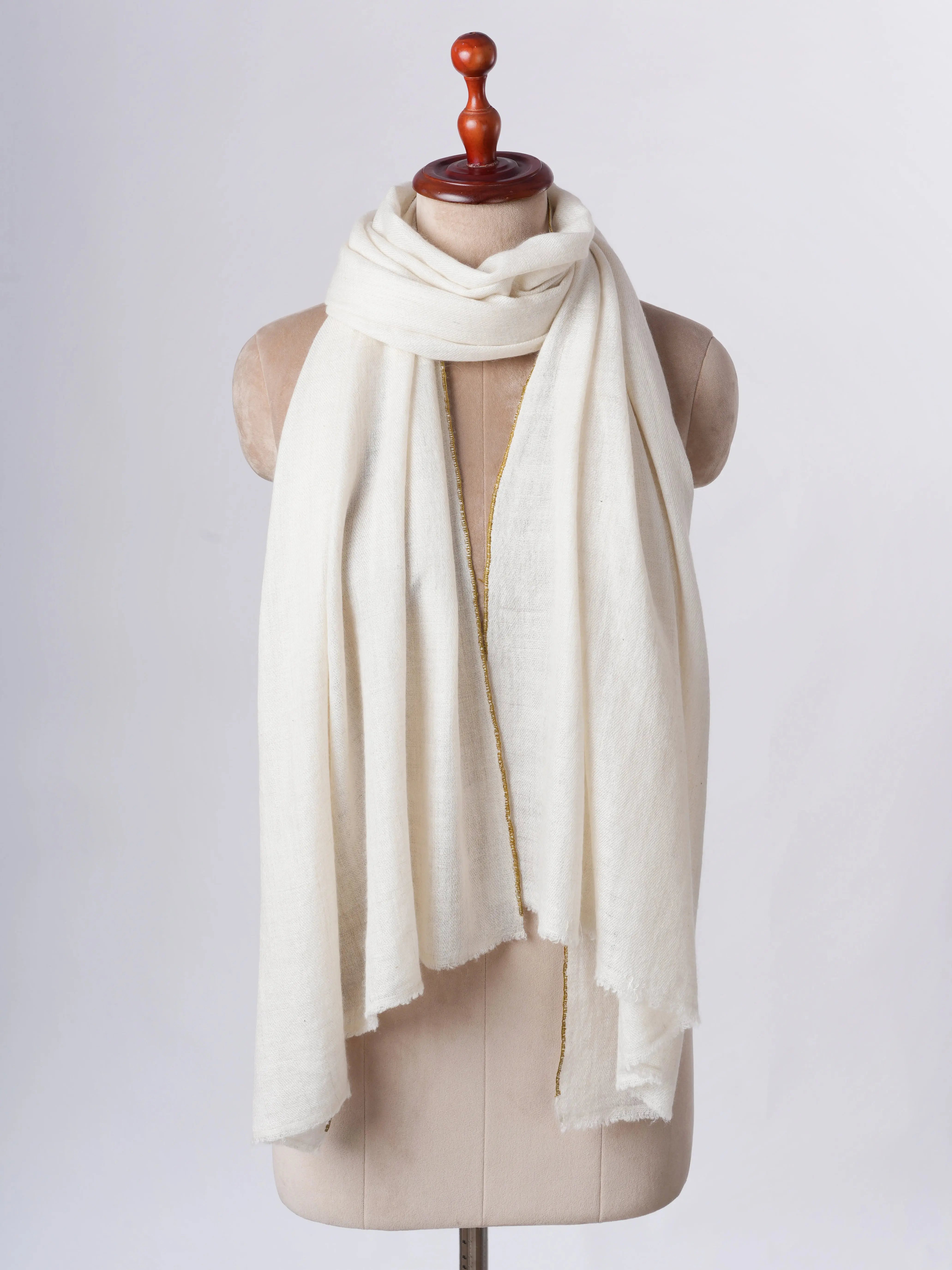 Baby Soft Handspun Himalayan Cashmere Scarf with Kaaj Embroidery – Rare Artisanal Elegance Shahkaar