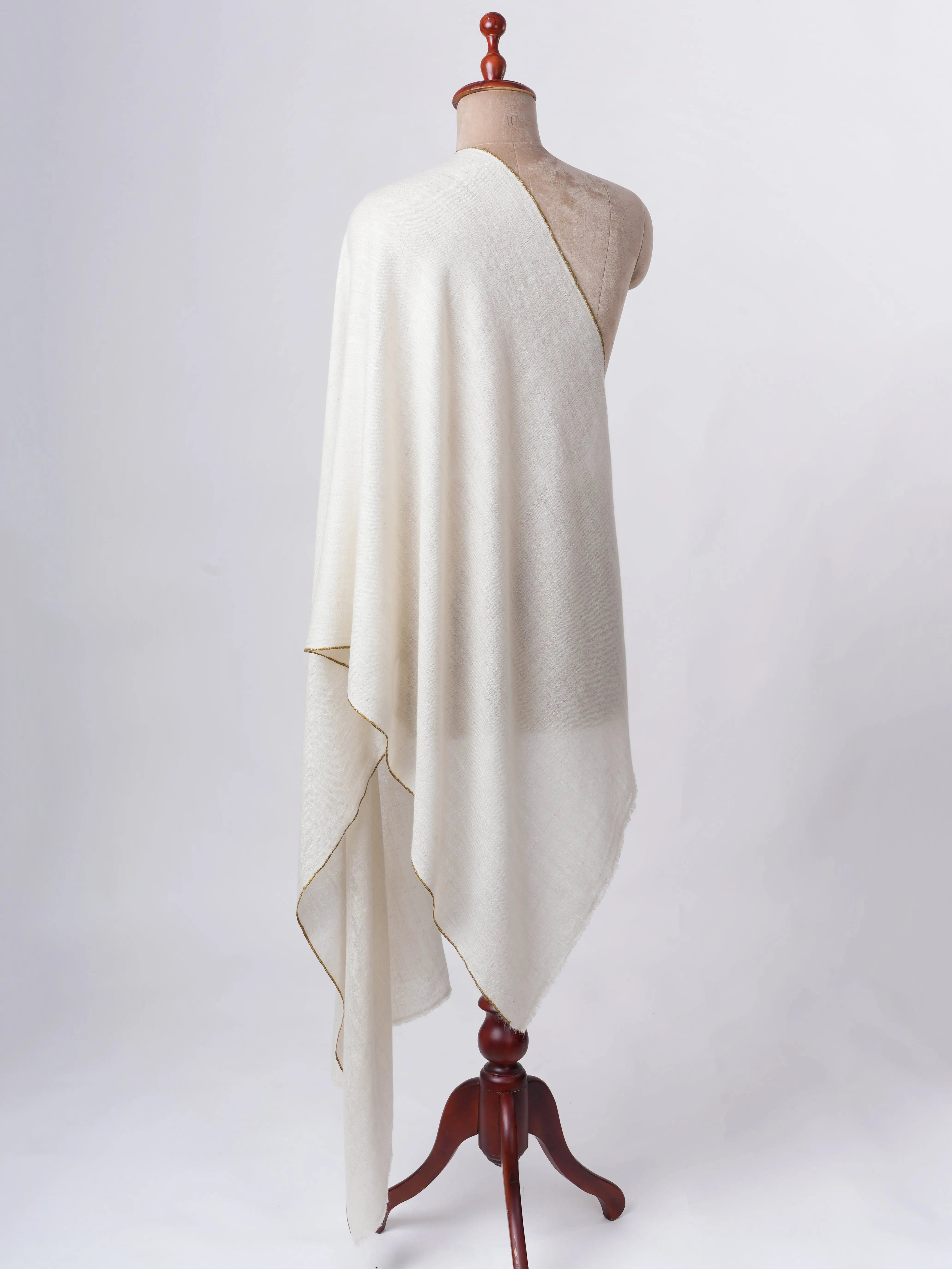 Baby Soft Handspun Himalayan Cashmere Scarf with Kaaj Embroidery – Rare Artisanal Elegance Shahkaar