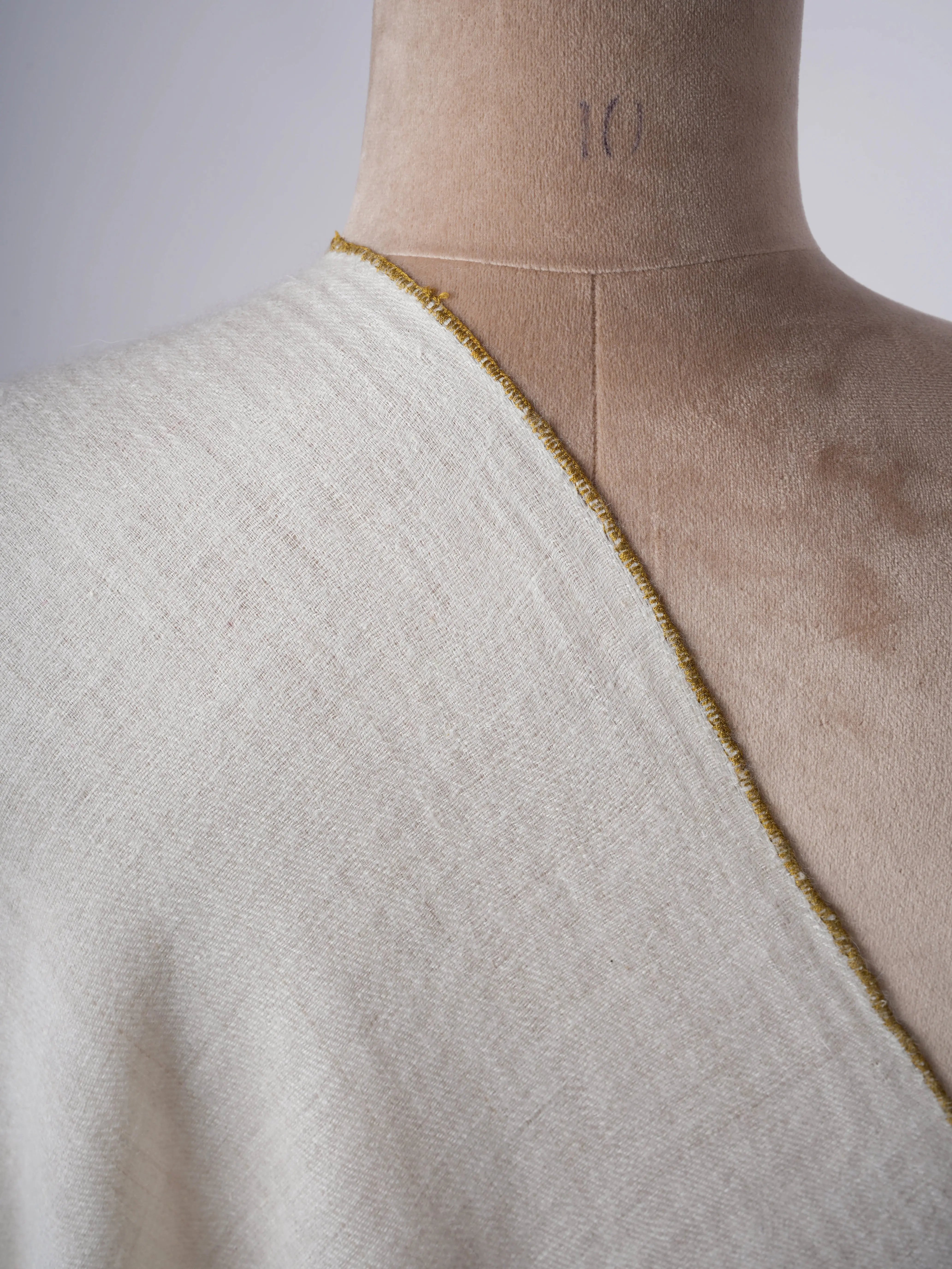 Baby Soft Handspun Himalayan Cashmere Scarf with Kaaj Embroidery – Rare Artisanal Elegance Shahkaar