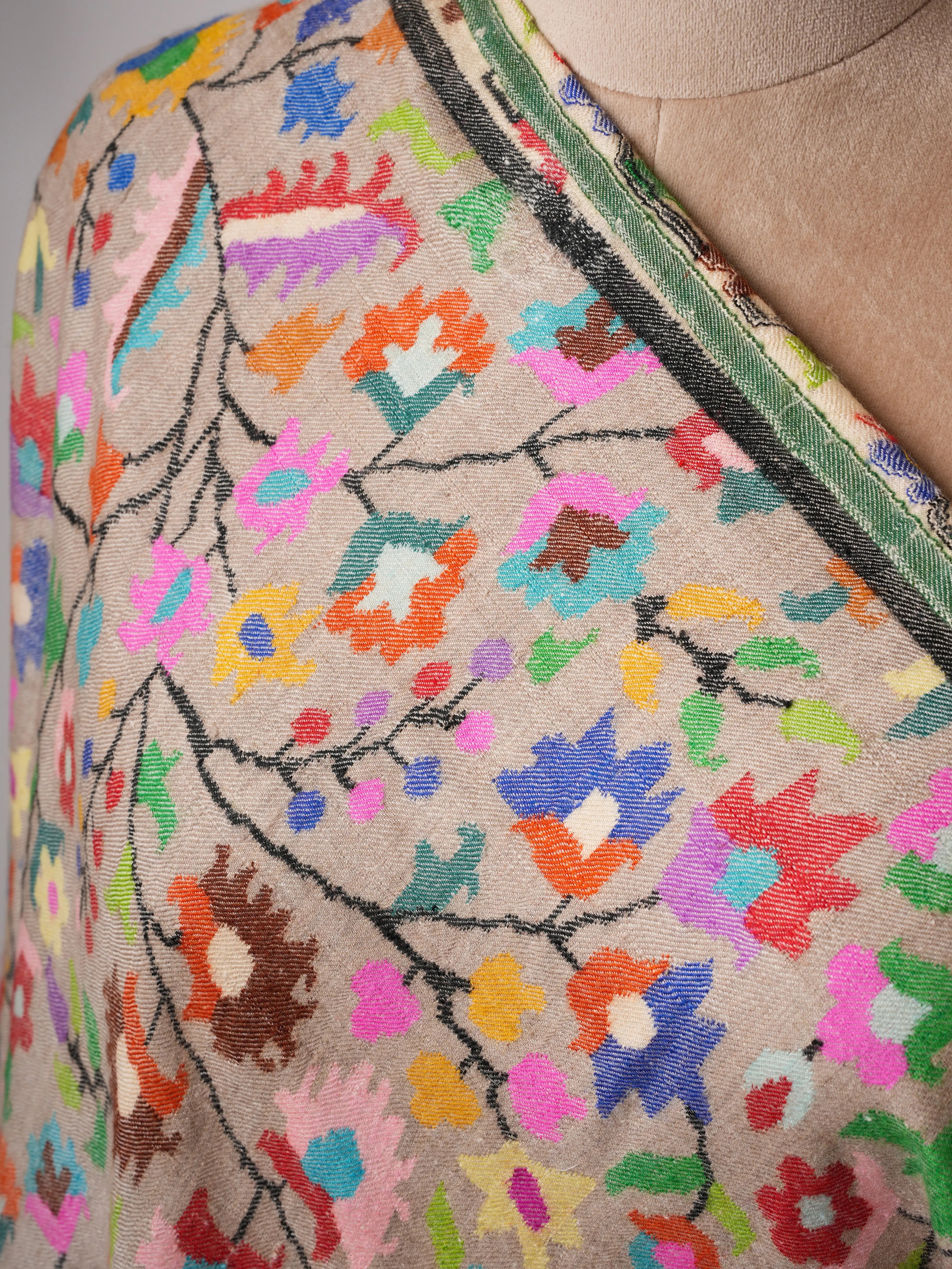 Beige Handloomed Kani Pashmina Shawl with Elegant Floral Motifs Shahkaar