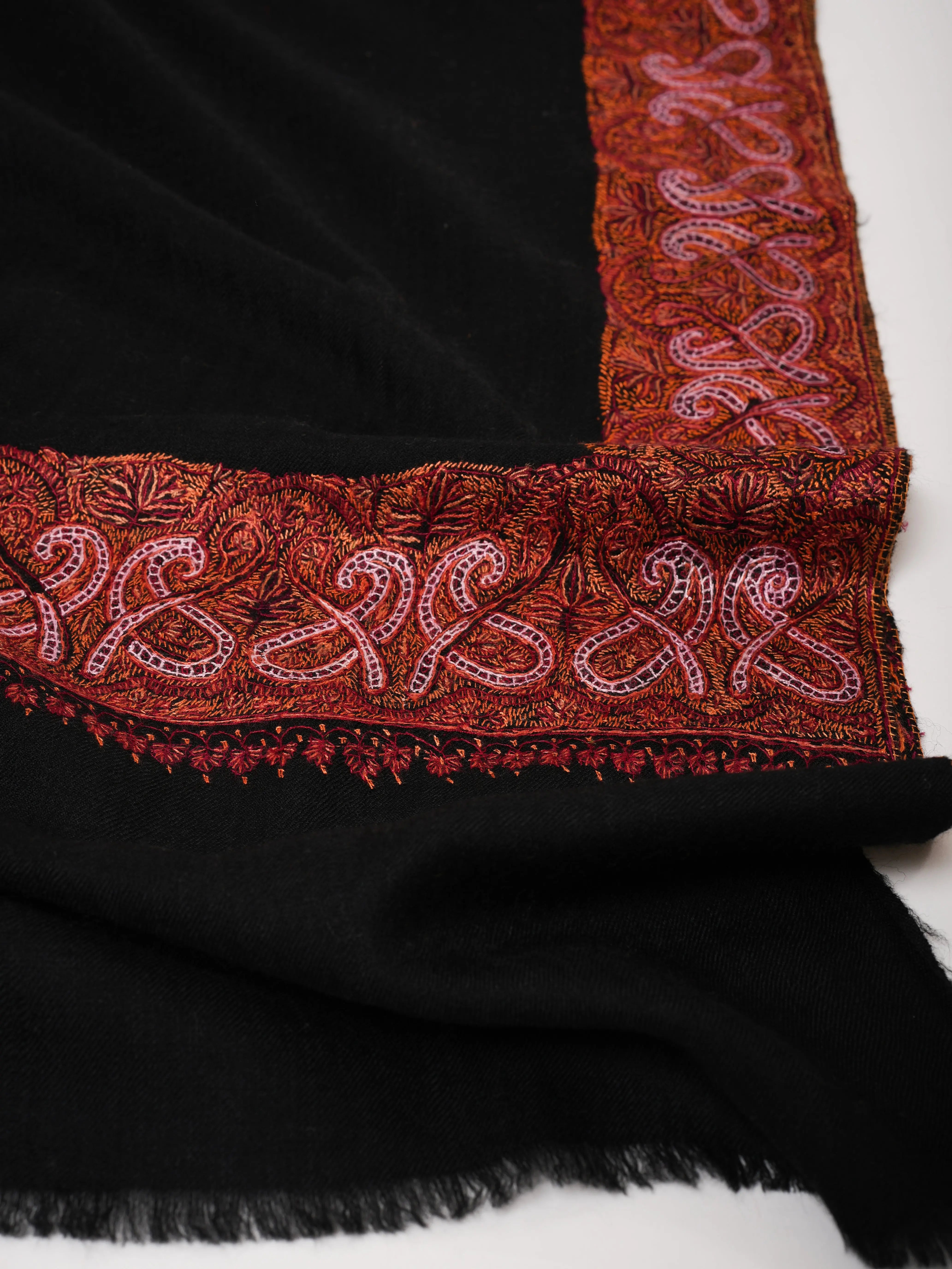 Black Hand Embroidered Daur Dar Fine Wool Shawl Shahkaar