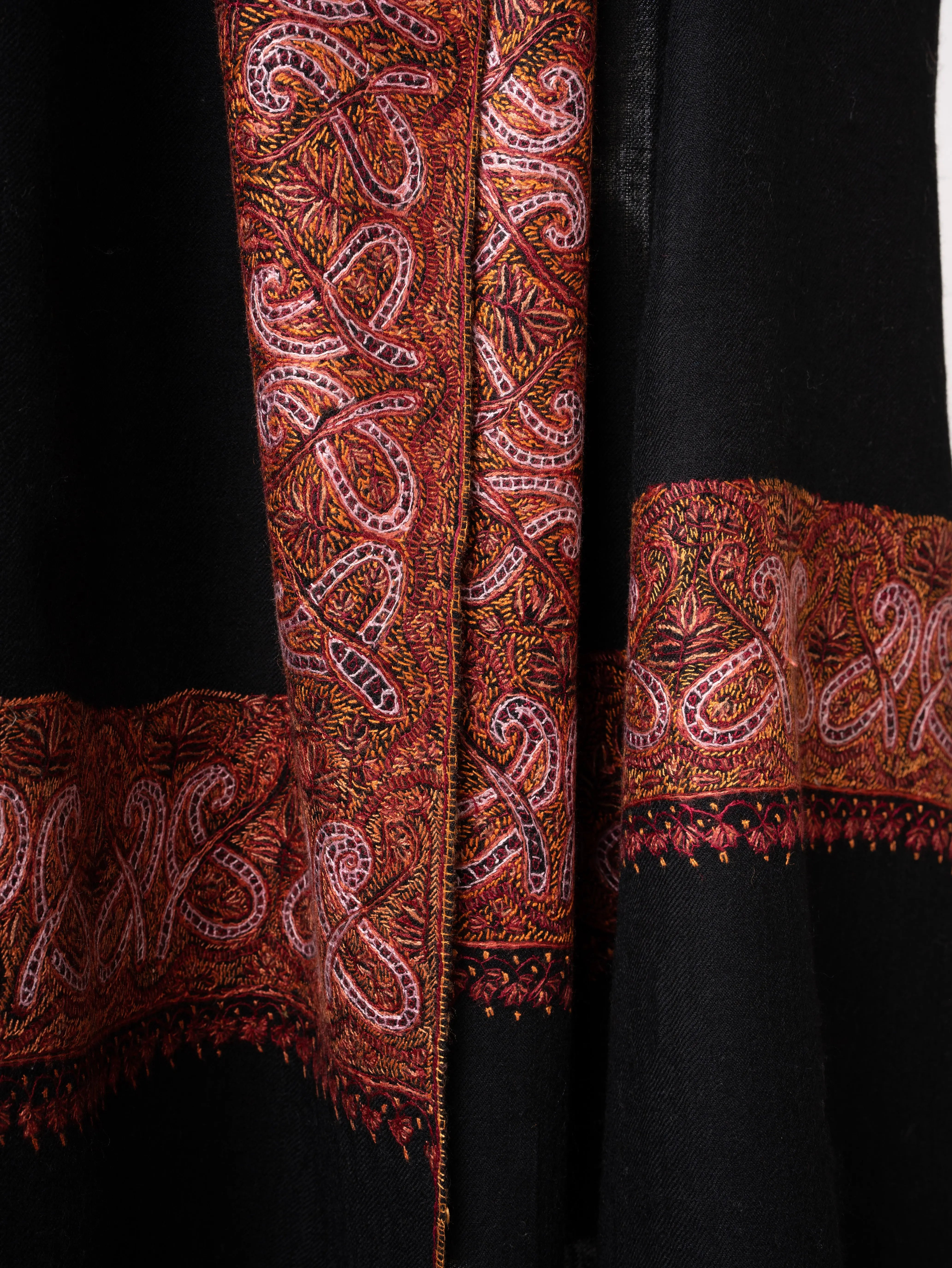Black Hand Embroidered Daur Dar Fine Wool Shawl Shahkaar
