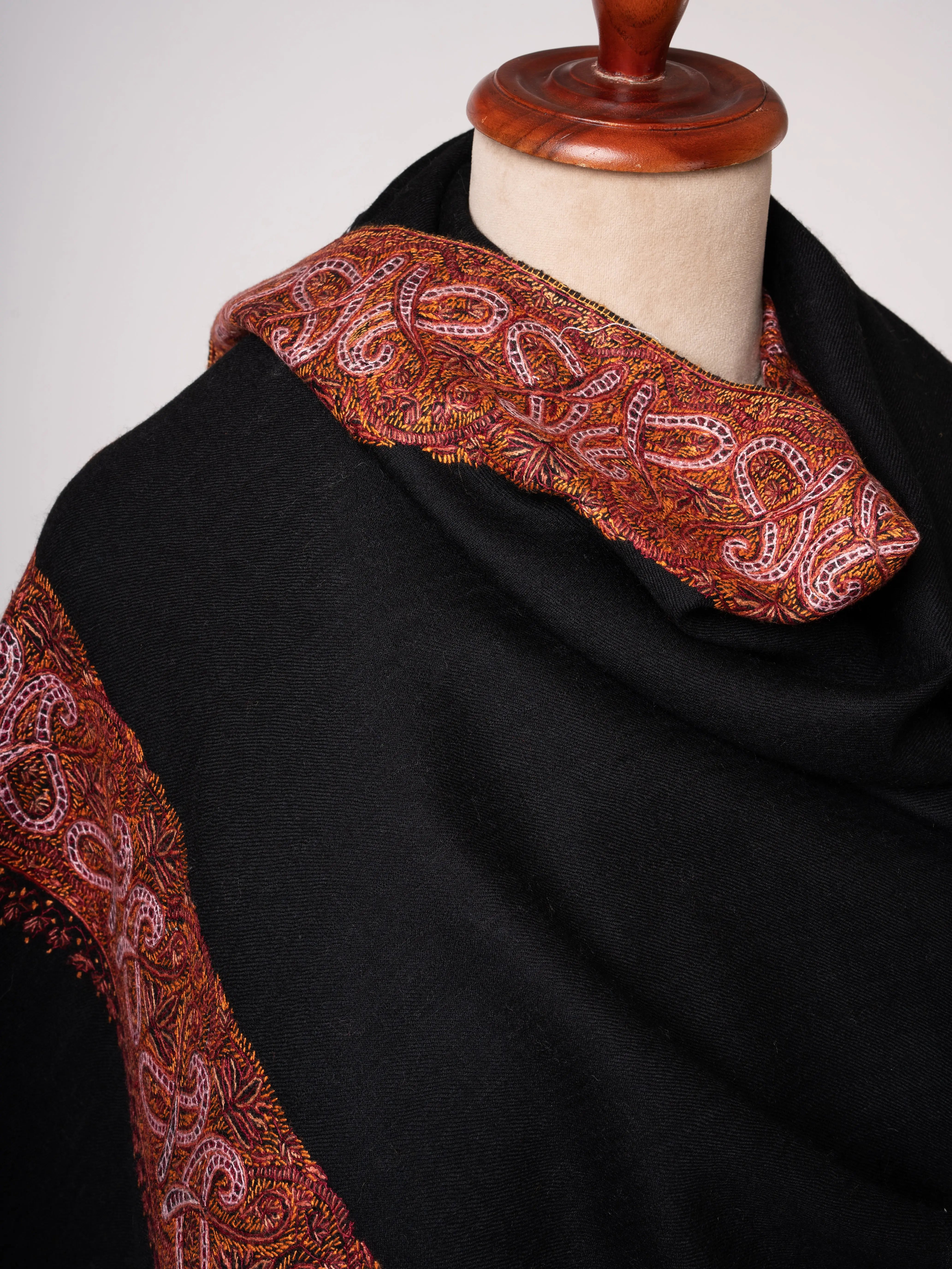 Black Hand Embroidered Daur Dar Fine Wool Shawl Shahkaar