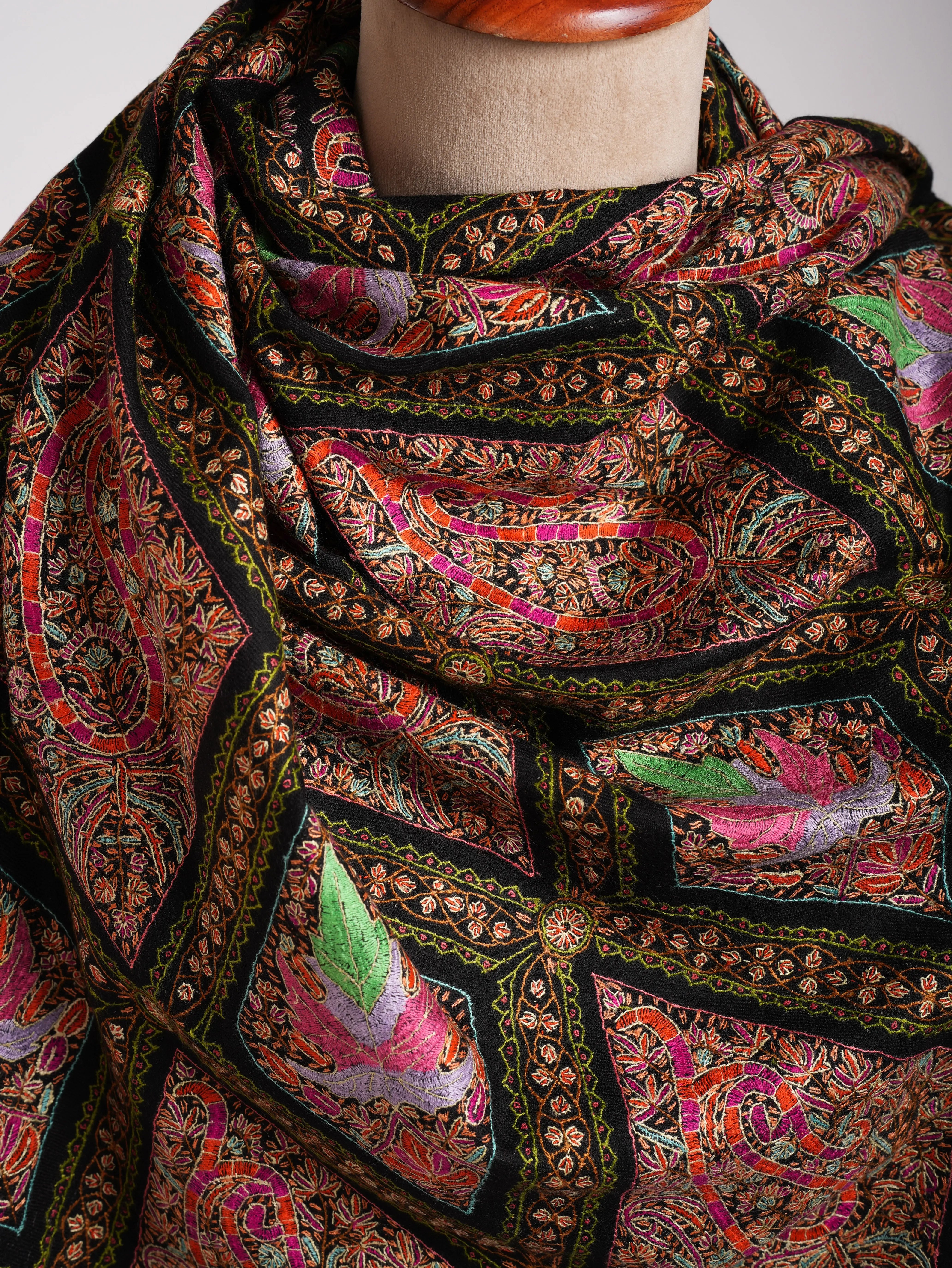 Black Sozni Chinar Embroidered Pashmina Jamavar Shawl Shahkaar