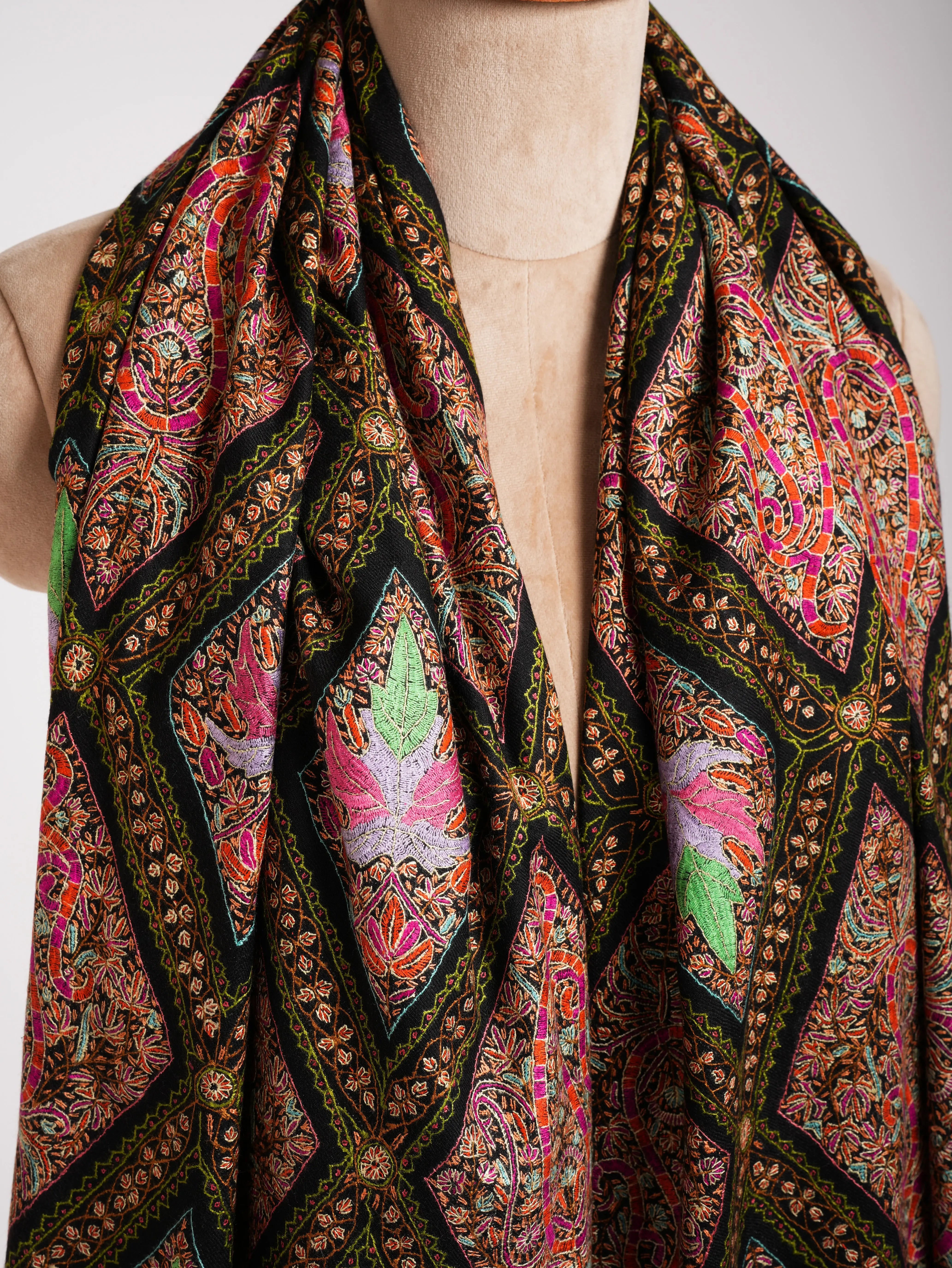 Black Sozni Chinar Embroidered Pashmina Jamavar Shawl Shahkaar