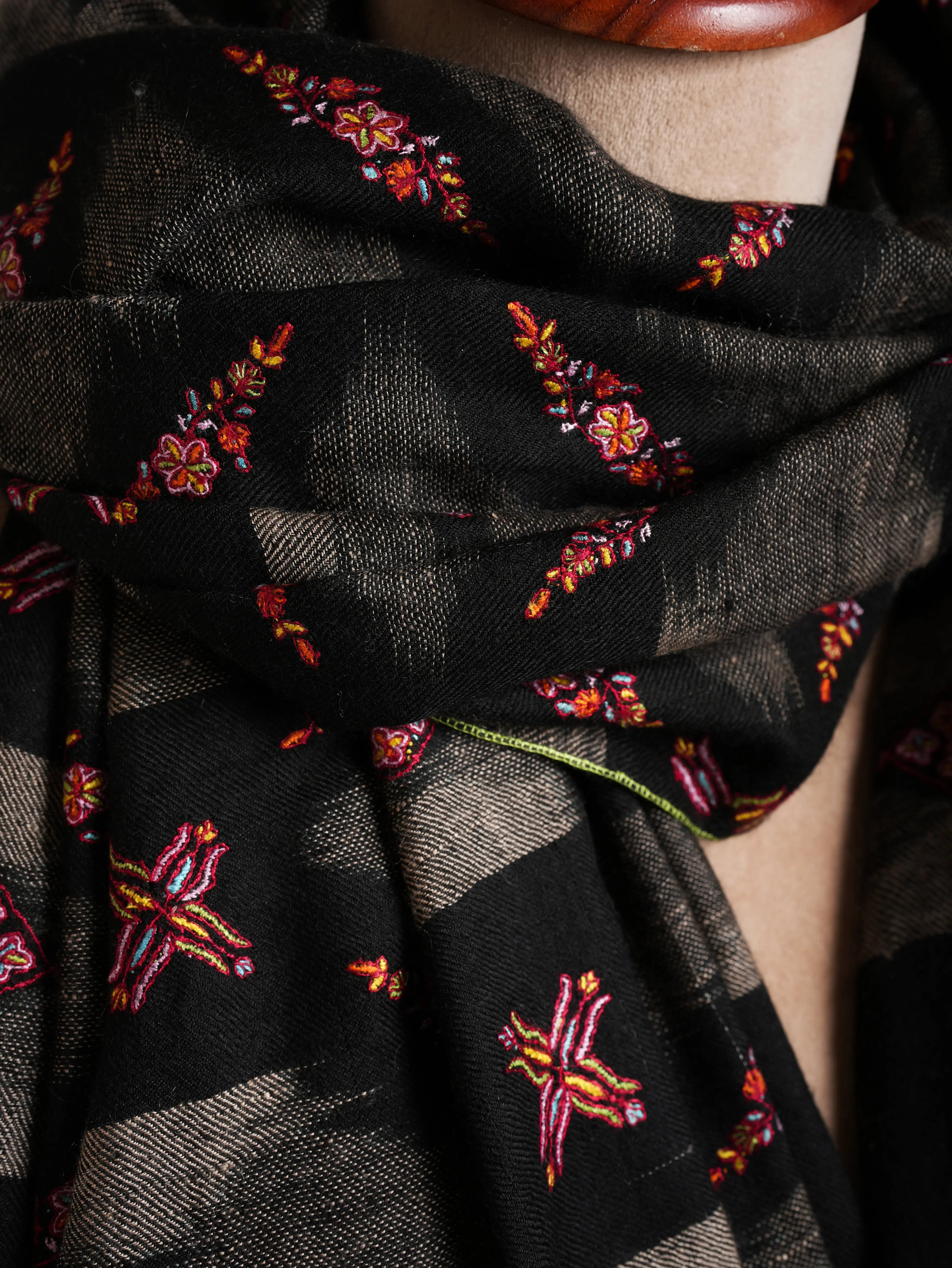 Black Sozni Embroidered Kashmiri Pashmina Shawl Shahkaar