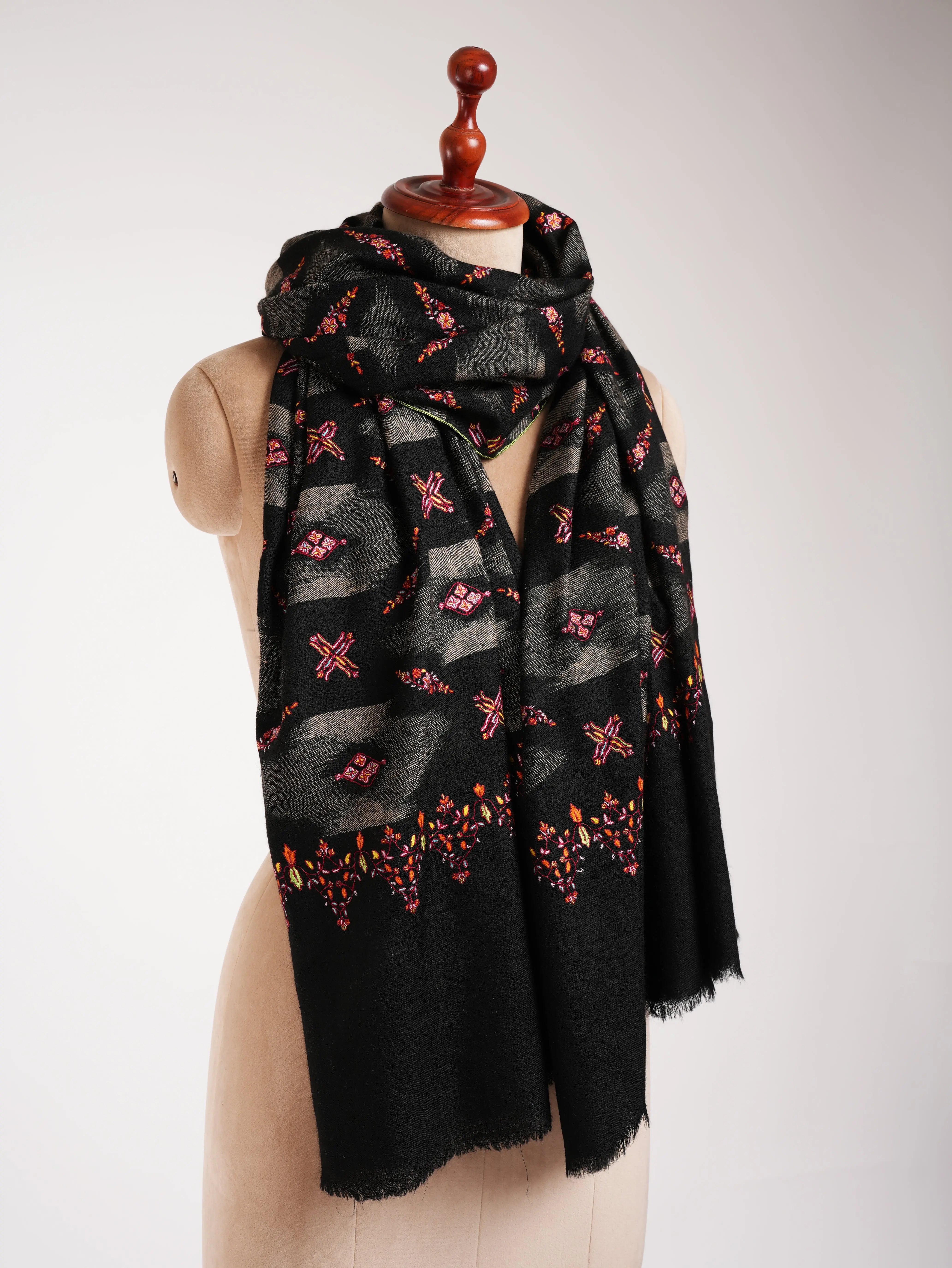 Black Sozni Embroidered Kashmiri Pashmina Shawl Shahkaar