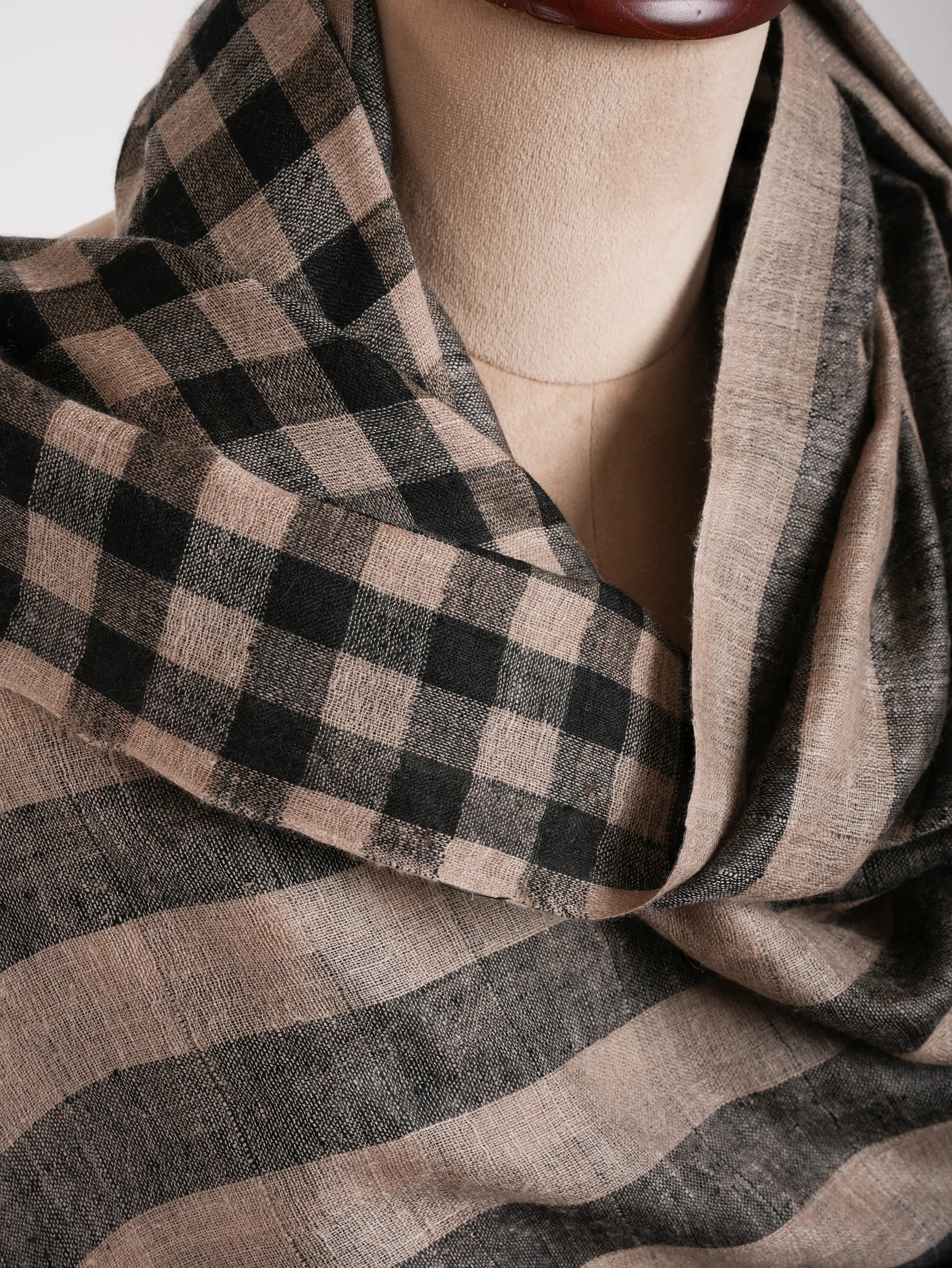 Black and Beige Dorukha Handwoven Pashmina Shawl Shahkaar