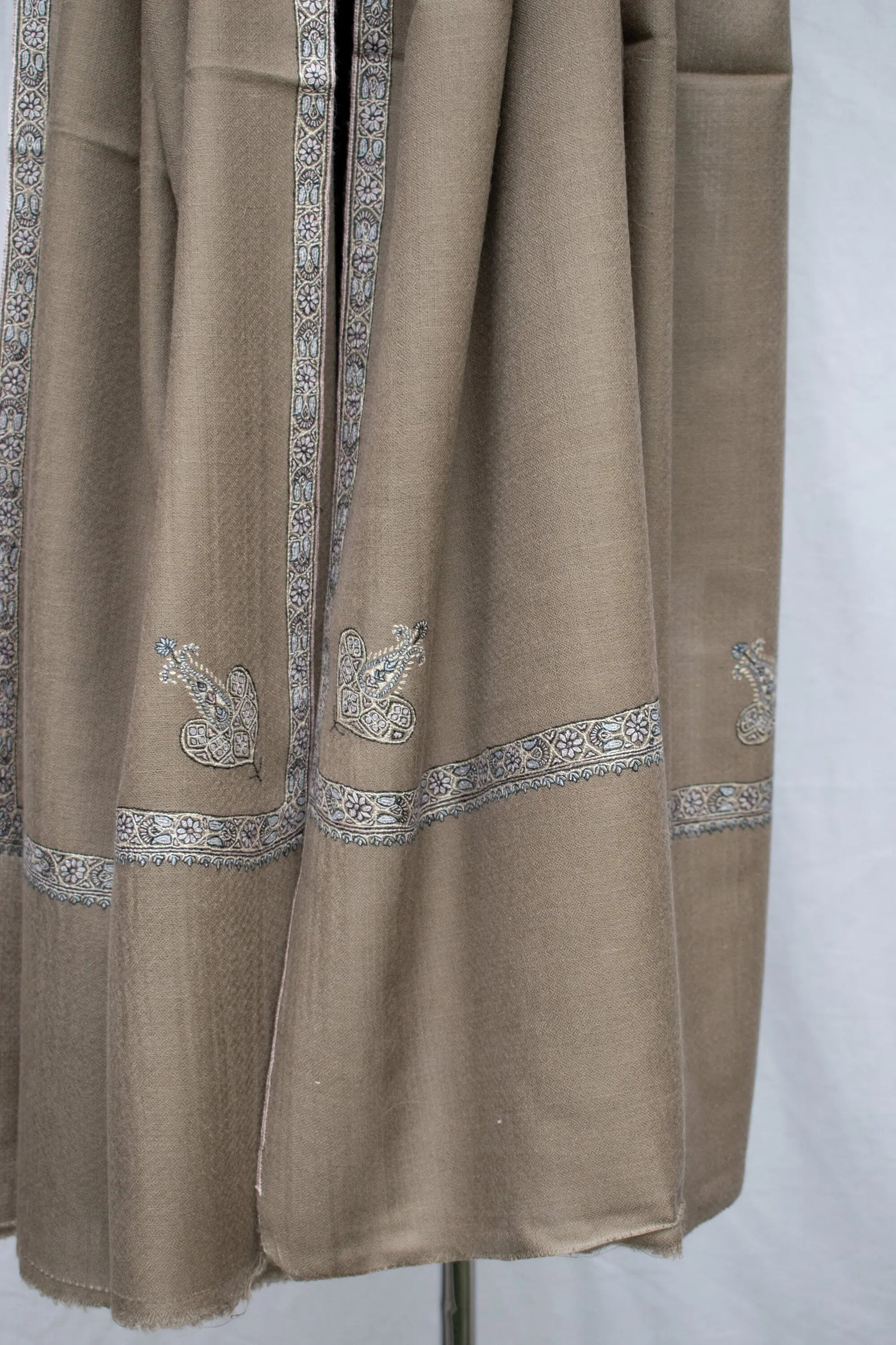 Border Sozni Pure Pashmina/Cashmere Scarf/Shawl, Handwoven on Hand loom & Hand Embroided in Kashmir, Luxury, Masterpiece. Shahkaar