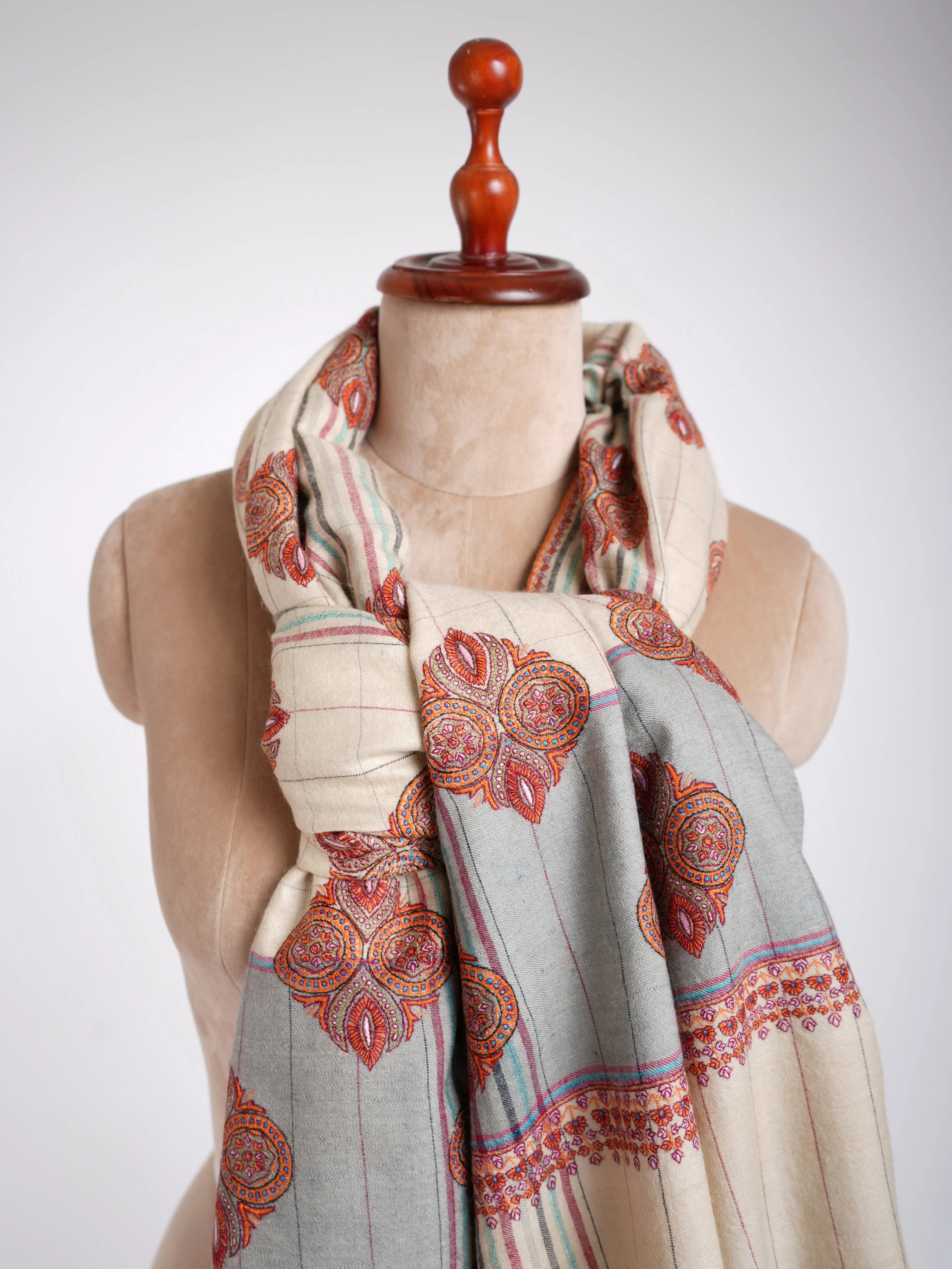 Buteh Embroidered Pure Pashmina Shawl Shahkaar