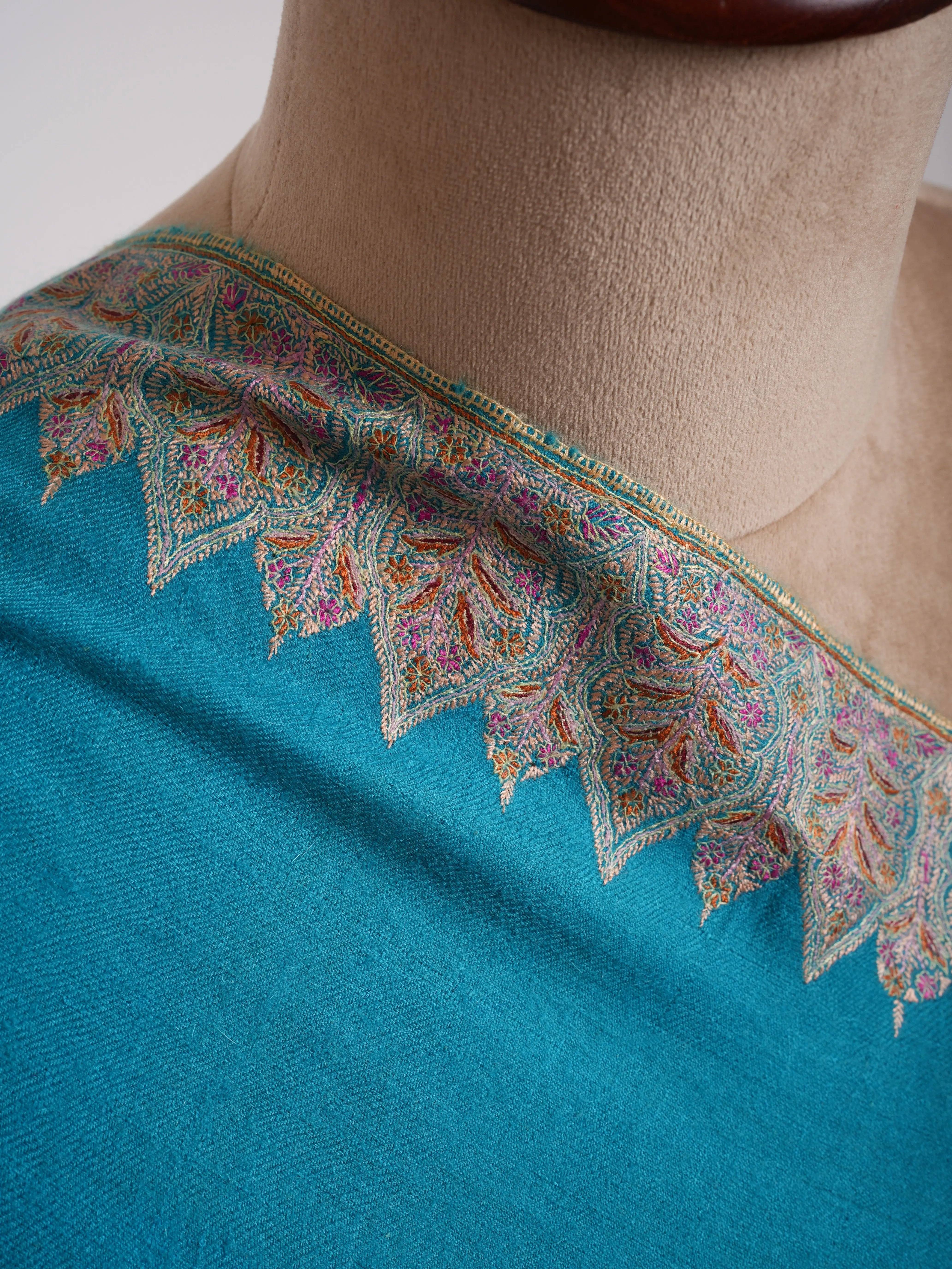 Capri Neemdaur Handstitched Kashmiri Pashmina Shawl Shahkaar