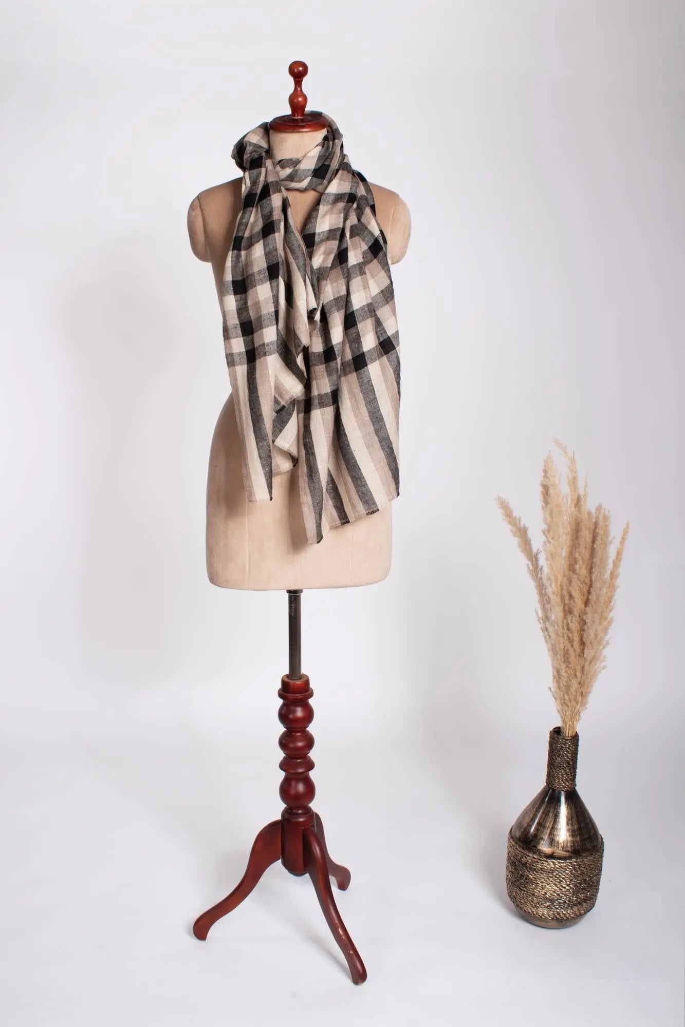 Classic Handloomed Kashmiri Cashmere Scarf - MUKHTA Shahkaar