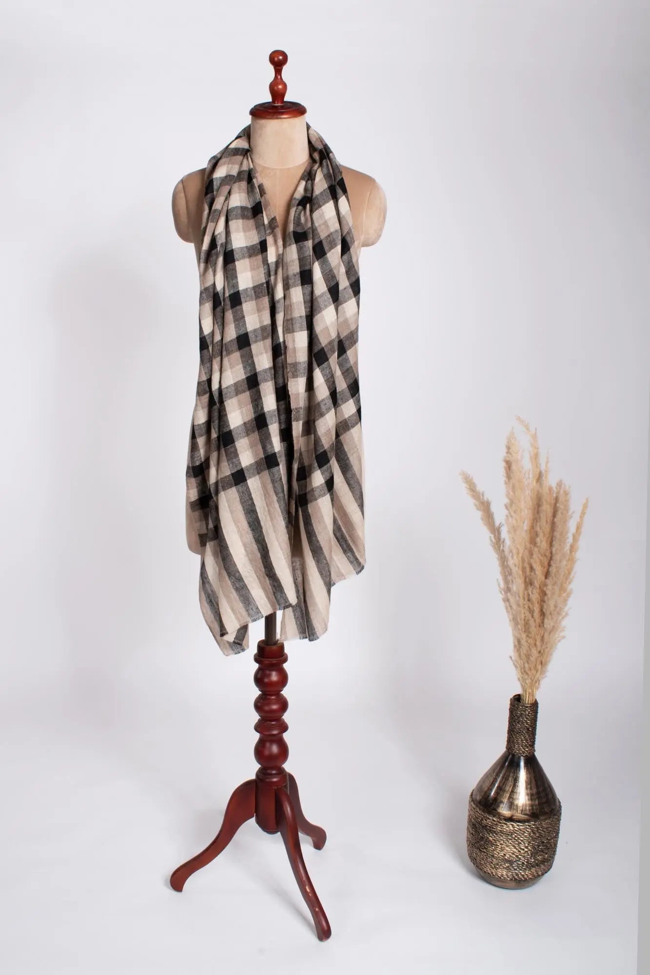 Classic Handloomed Kashmiri Cashmere Scarf - MUKHTA Shahkaar