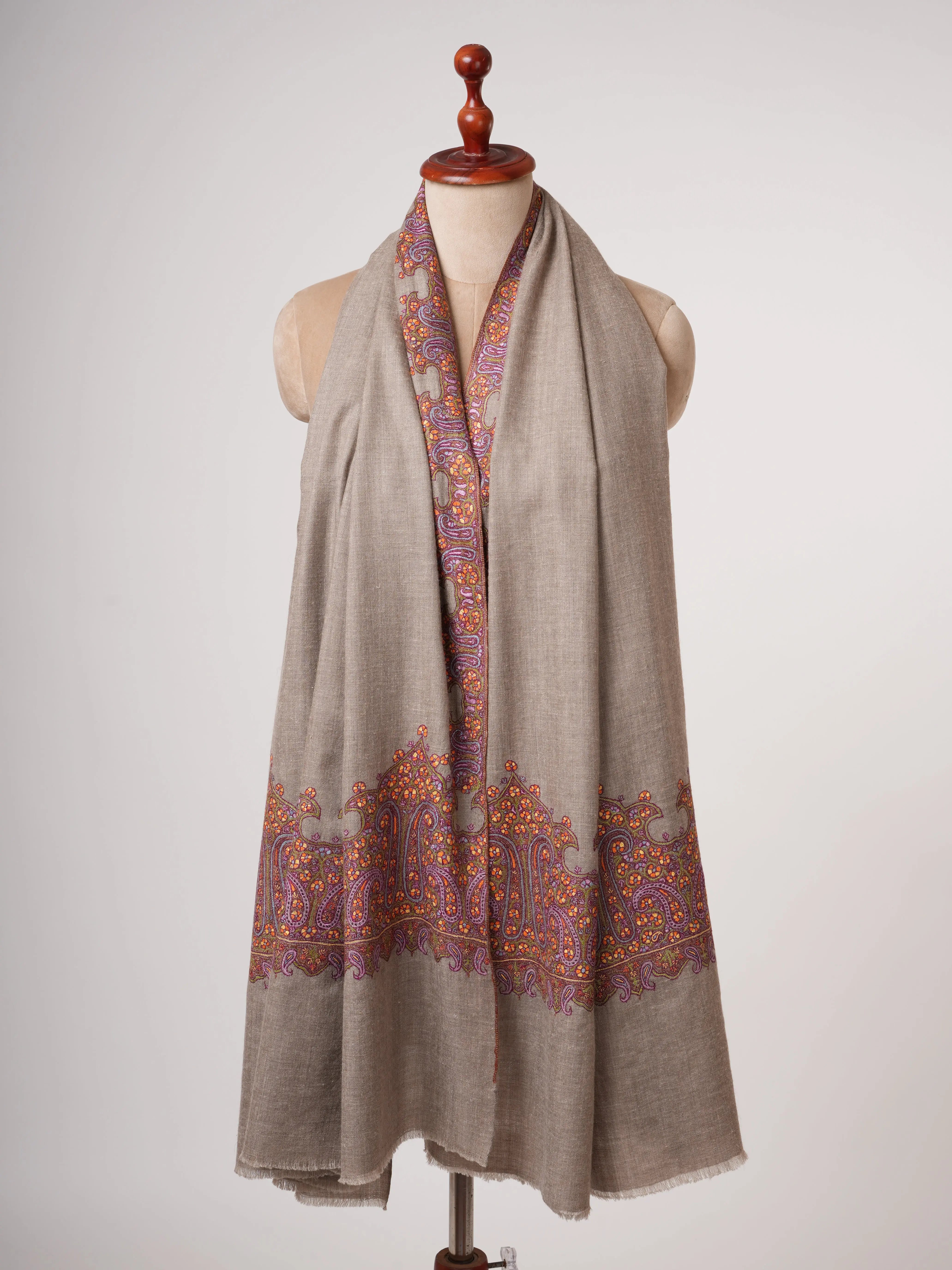 Classic Kalandaur Pure Pashmina Shawl with Fine Sozni Embroidery – Handcrafted Heritage Shahkaar