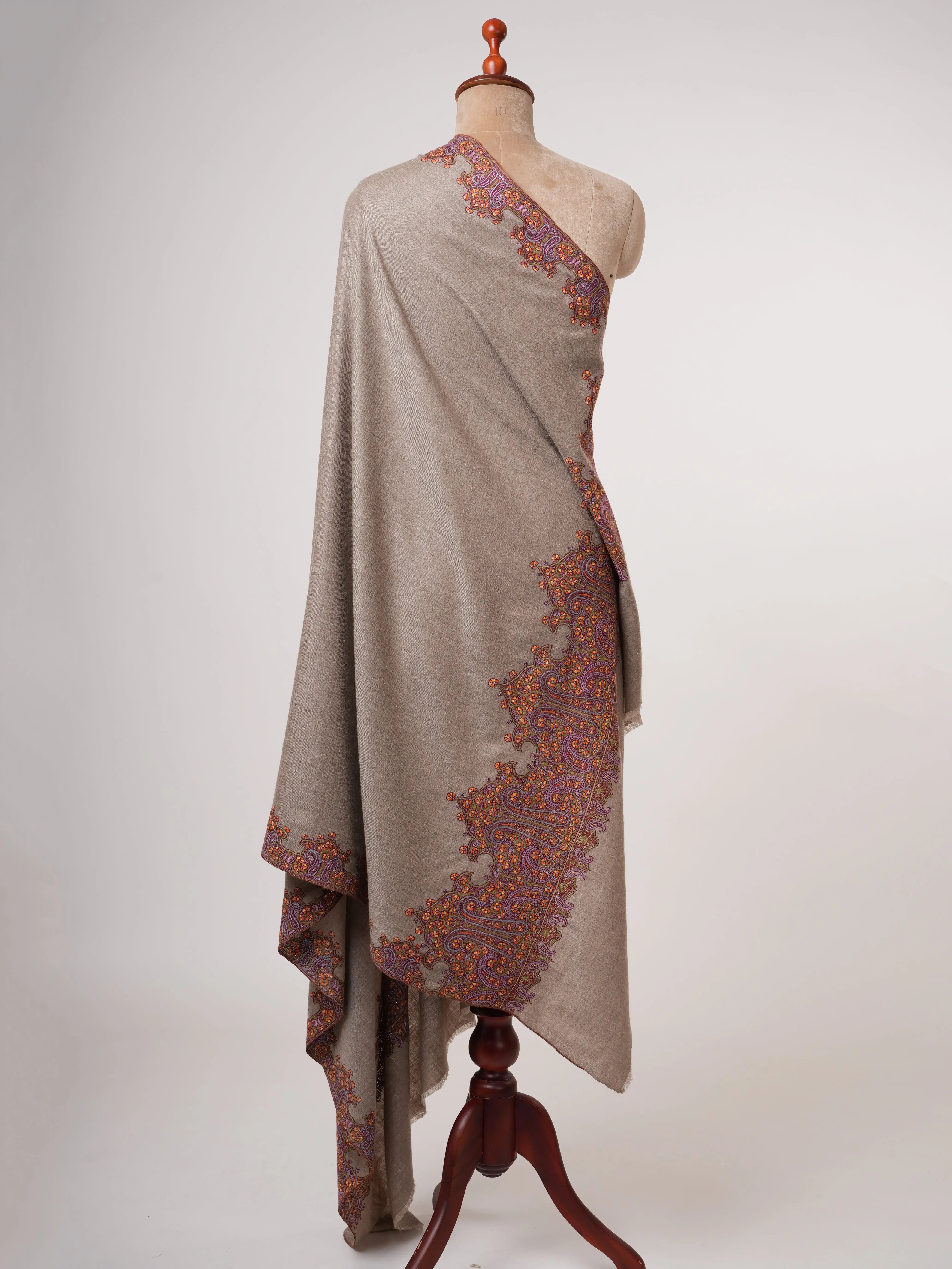 Classic Kalandaur Pure Pashmina Shawl with Fine Sozni Embroidery – Handcrafted Heritage Shahkaar