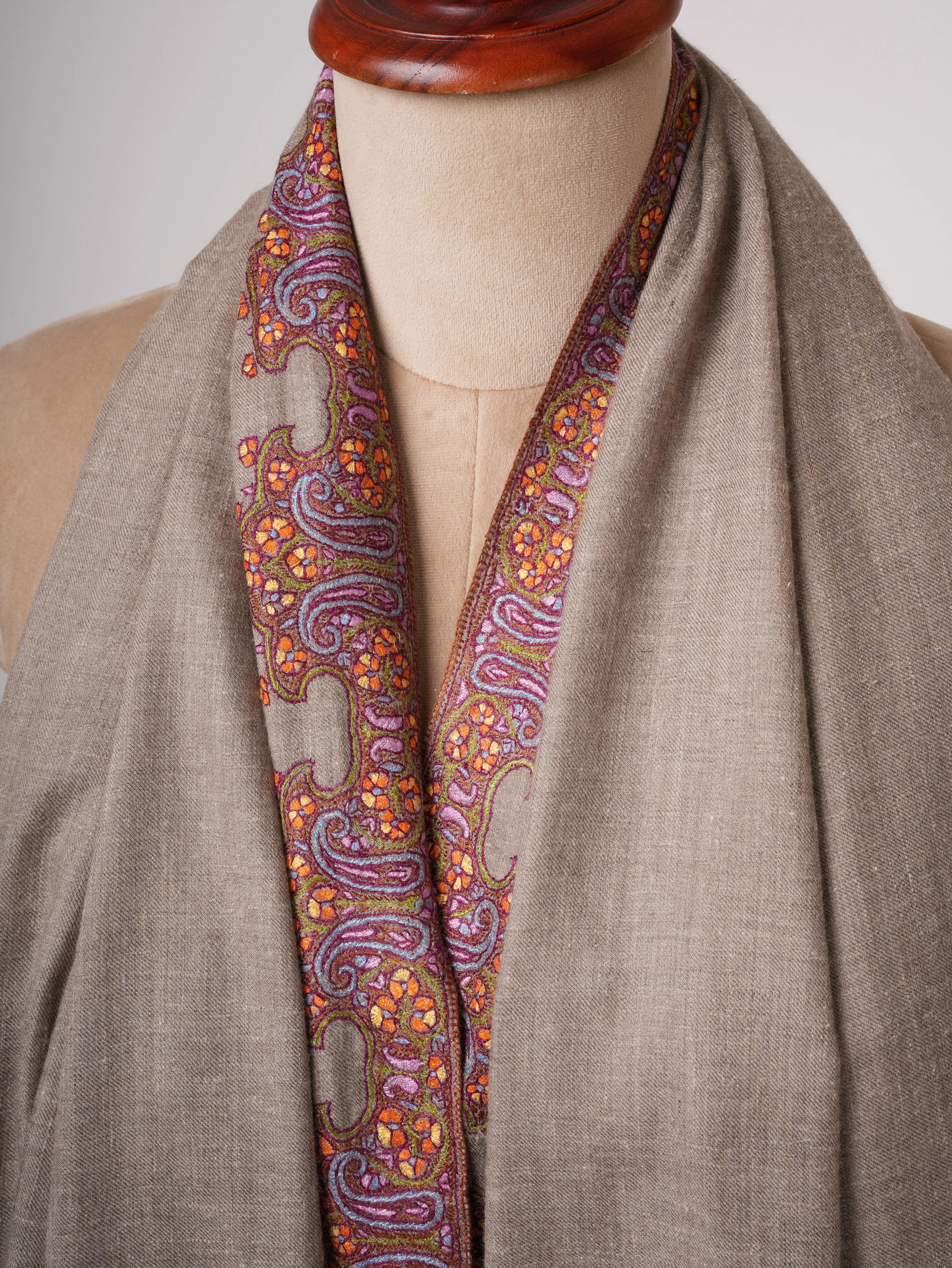 Classic Kalandaur Pure Pashmina Shawl with Fine Sozni Embroidery – Handcrafted Heritage Shahkaar