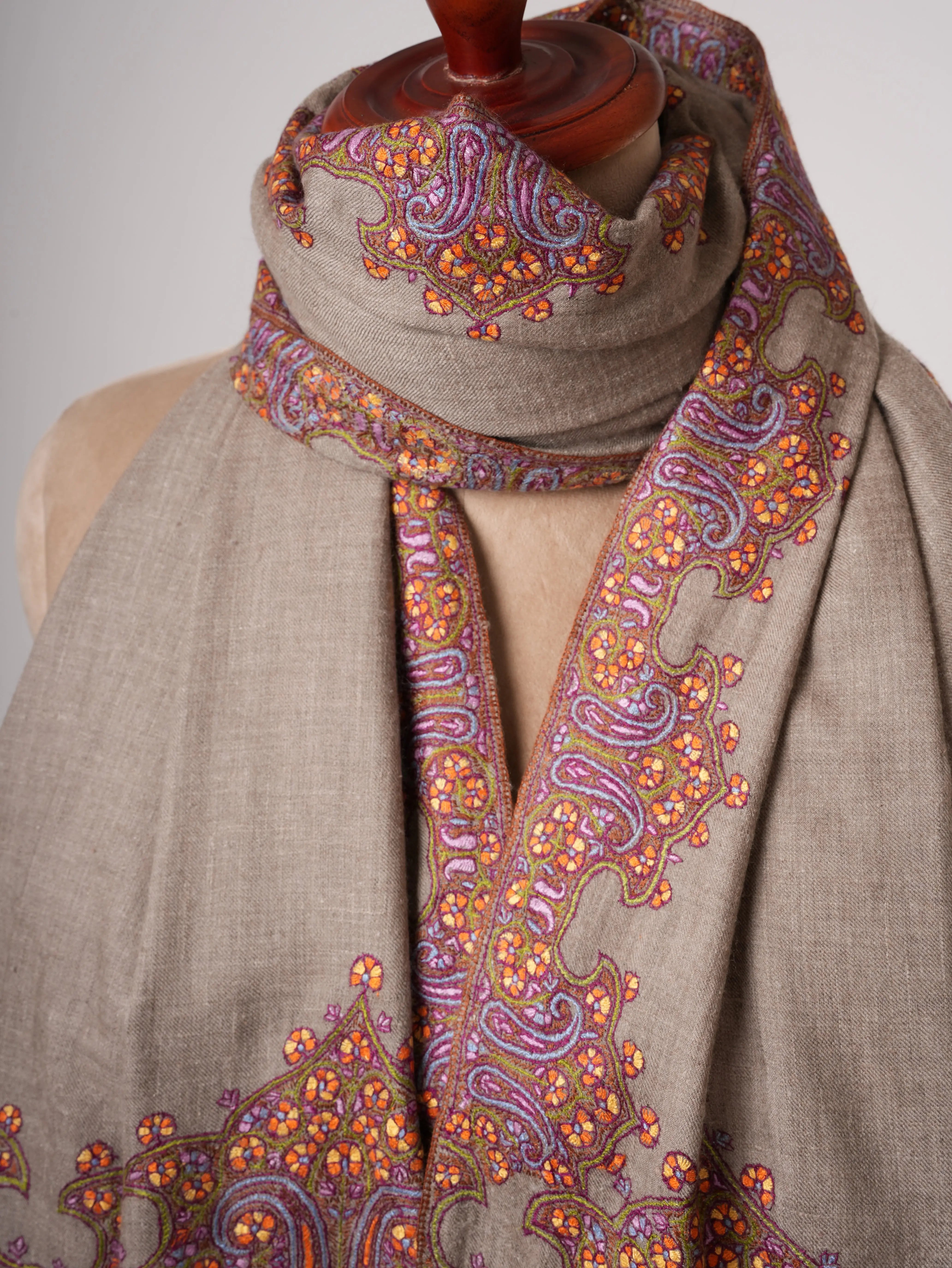 Classic Kalandaur Pure Pashmina Shawl with Fine Sozni Embroidery – Handcrafted Heritage Shahkaar