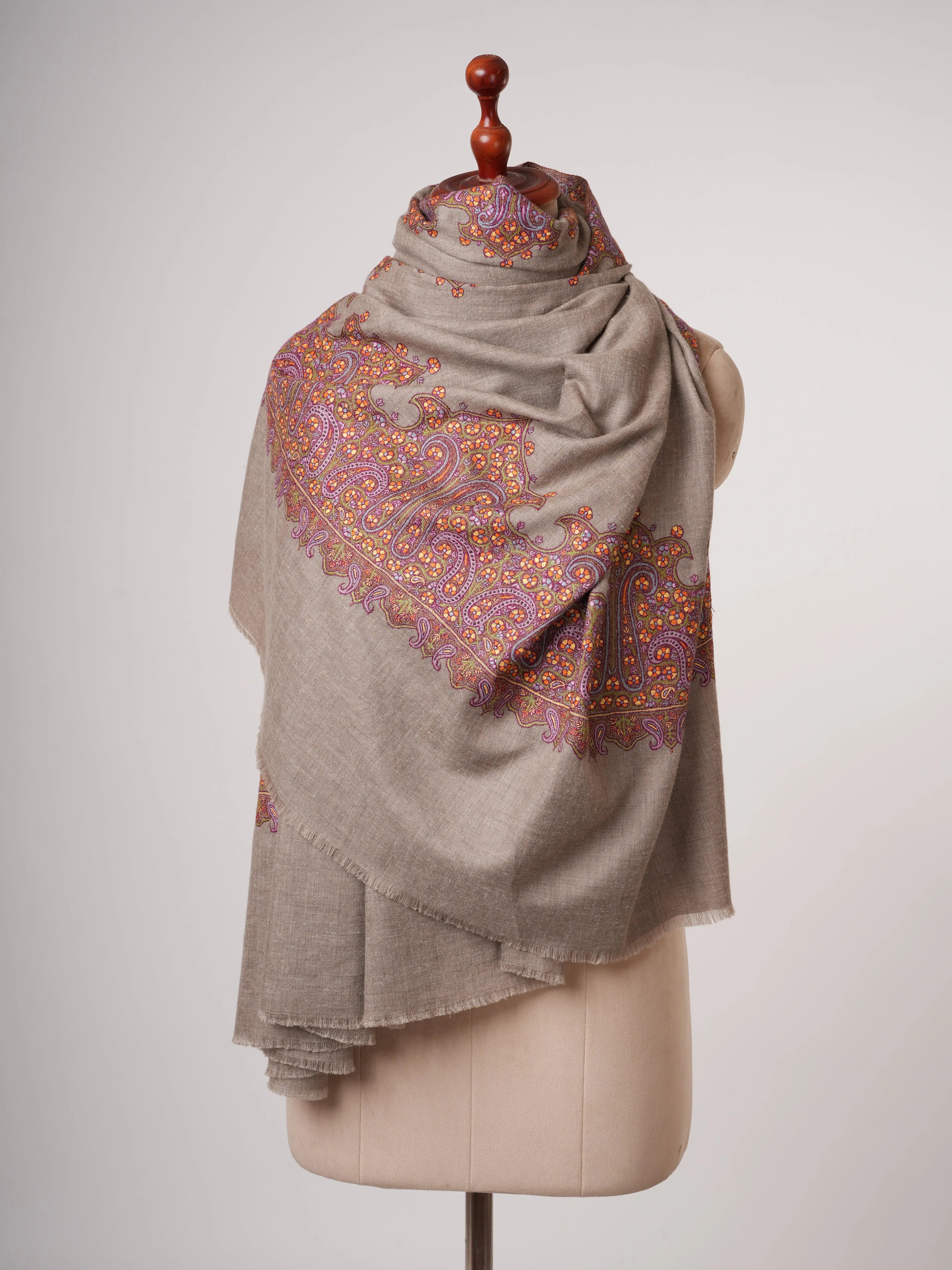 Classic Kalandaur Pure Pashmina Shawl with Fine Sozni Embroidery – Handcrafted Heritage Shahkaar