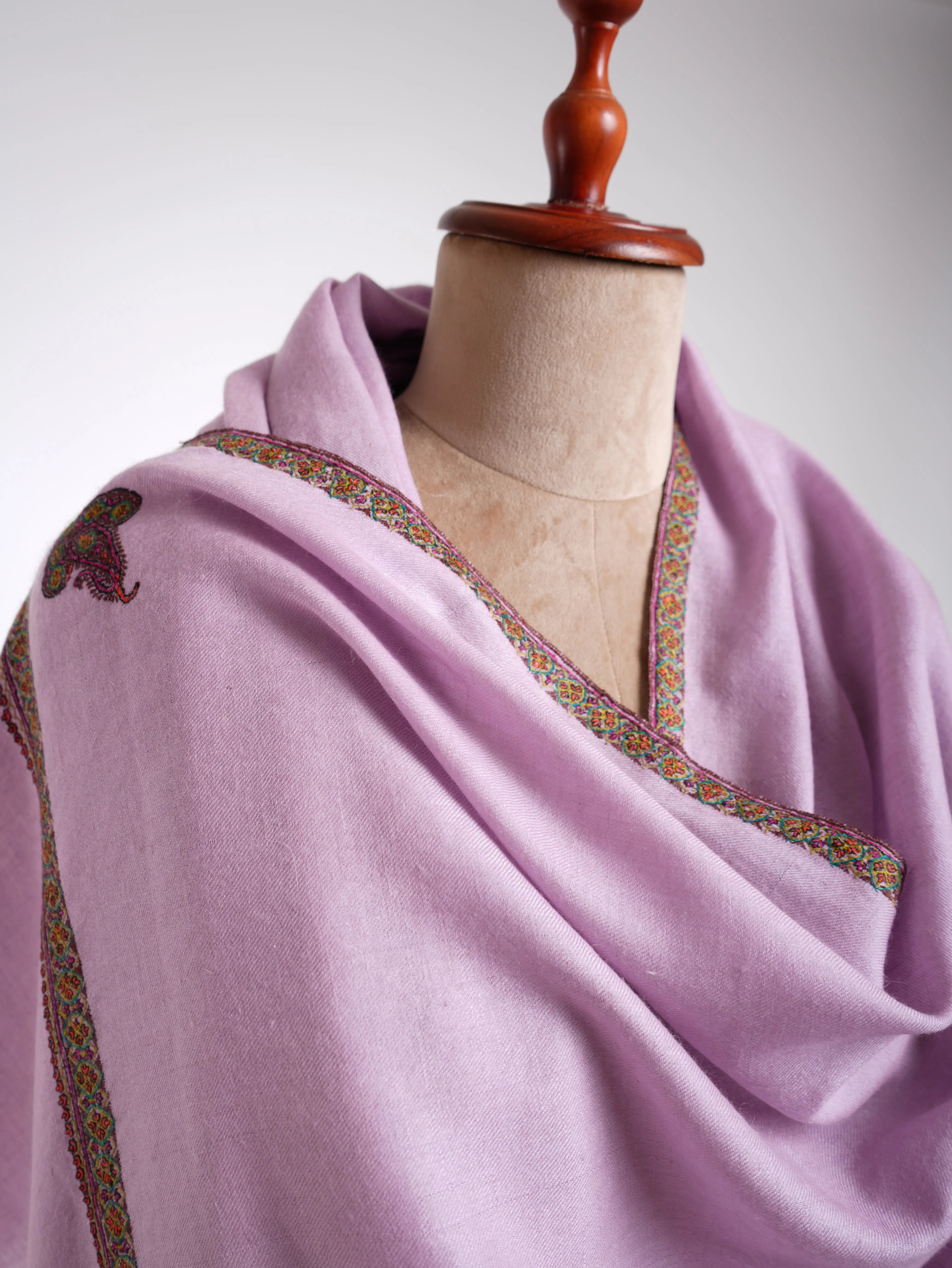 Corner Hashia Sozni Embroidery Pashmina Pastel Lilac Shahkaar