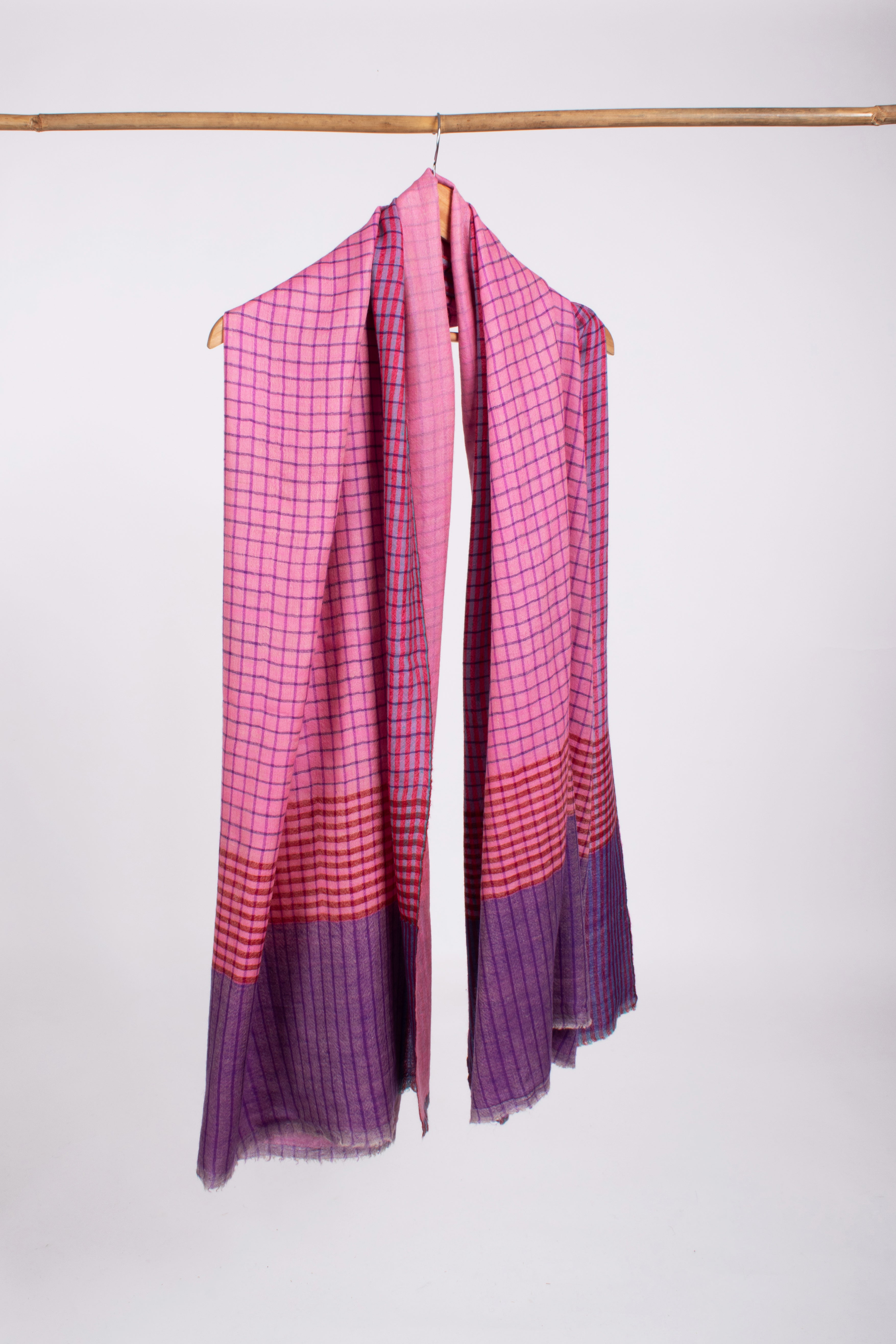 两个叶子粉红色的dorukha pashmina披肩