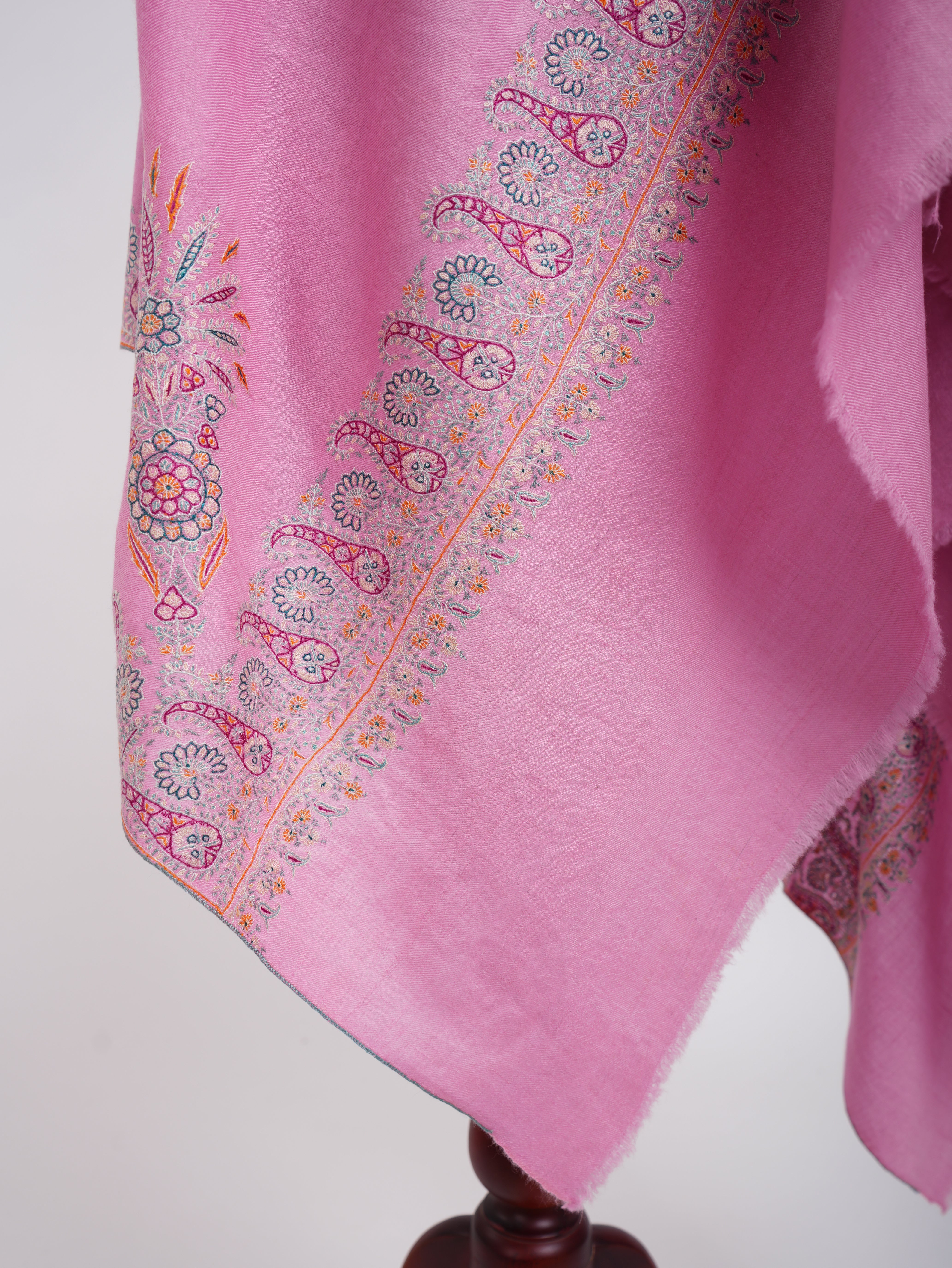 Sozni Daur Dar Pashmina ricamata a mano rosa