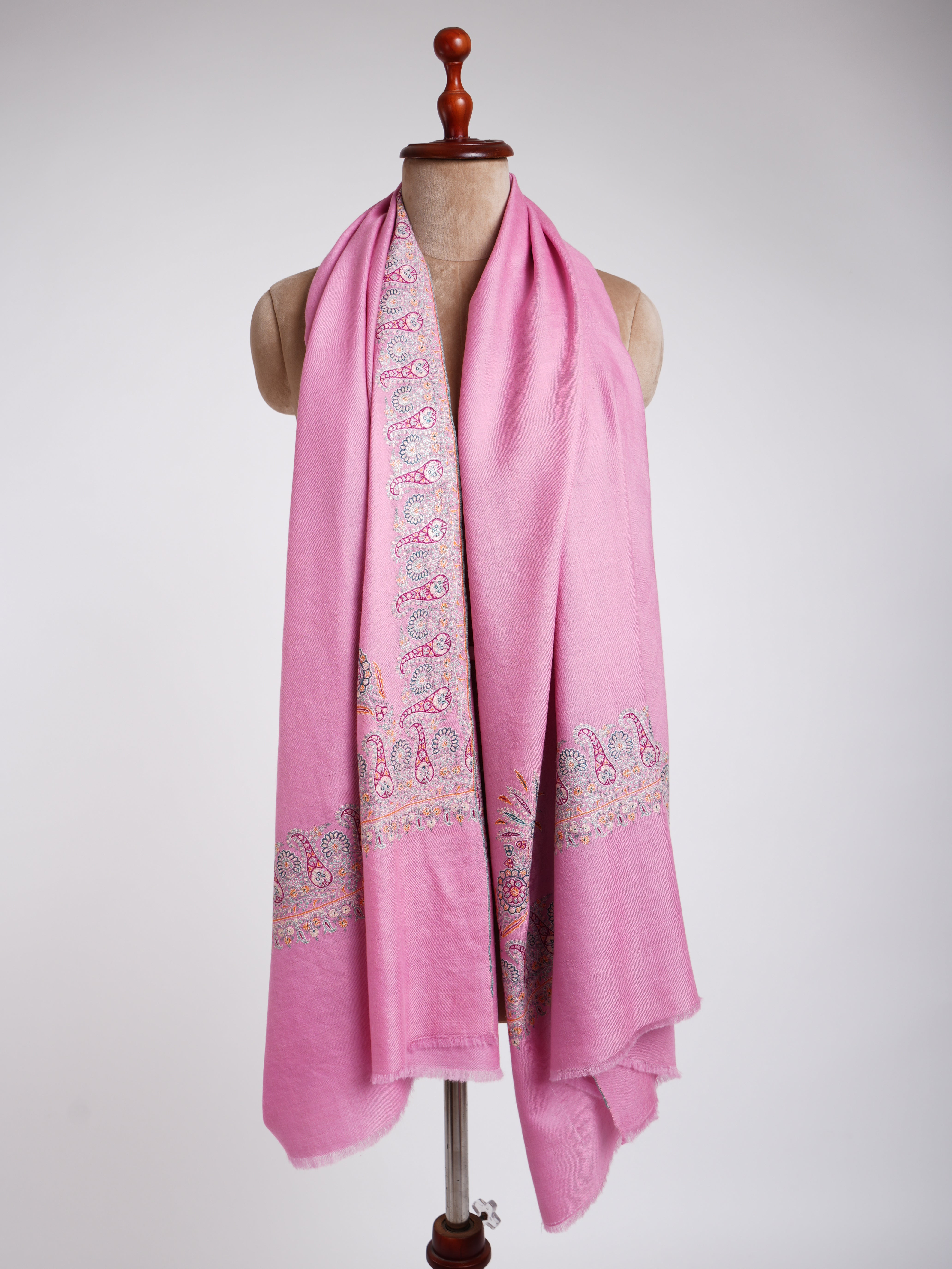 Sozni Daur Dar Pashmina ricamata a mano rosa