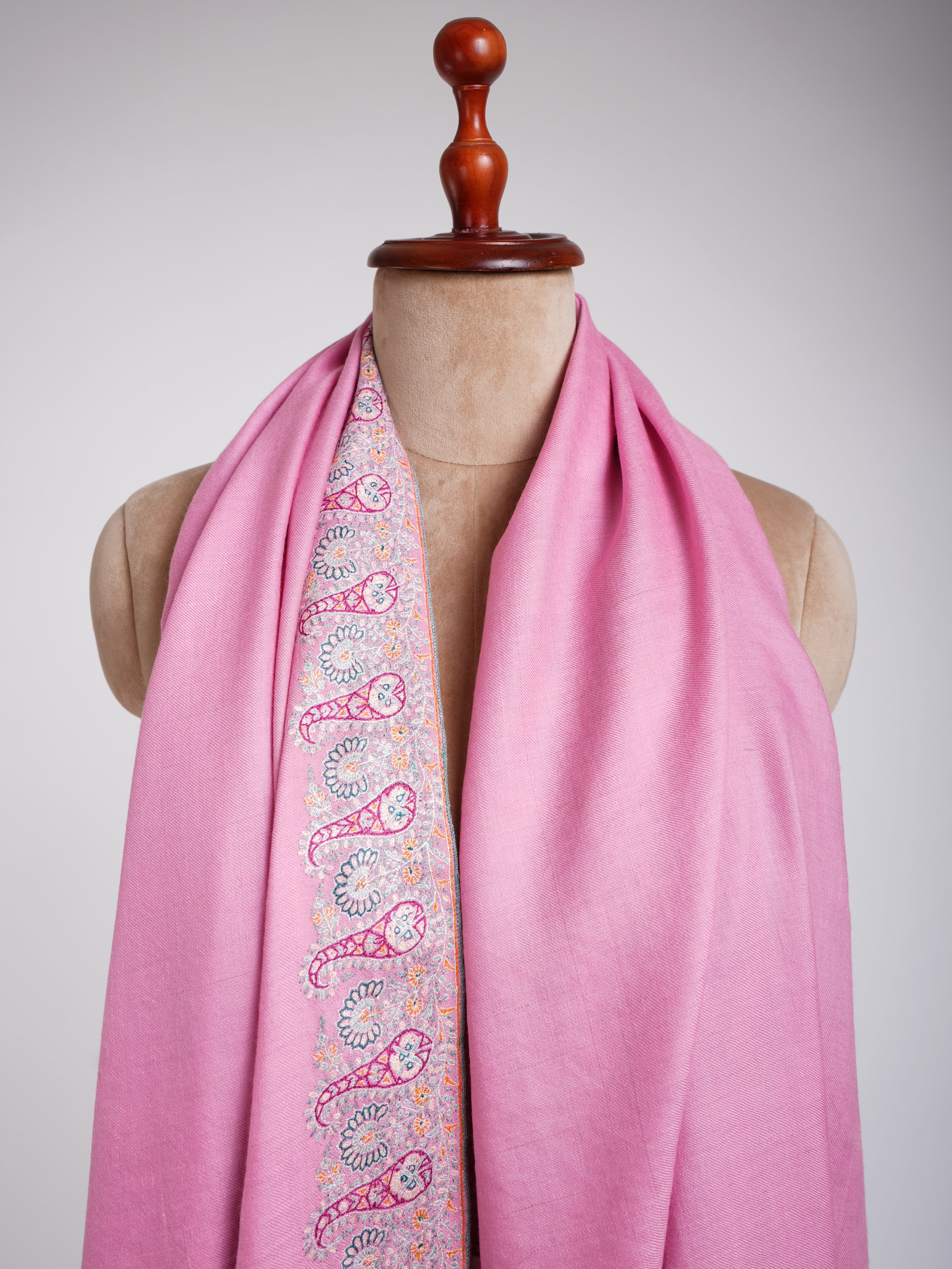 Sozni Daur Dar Pashmina ricamata a mano rosa