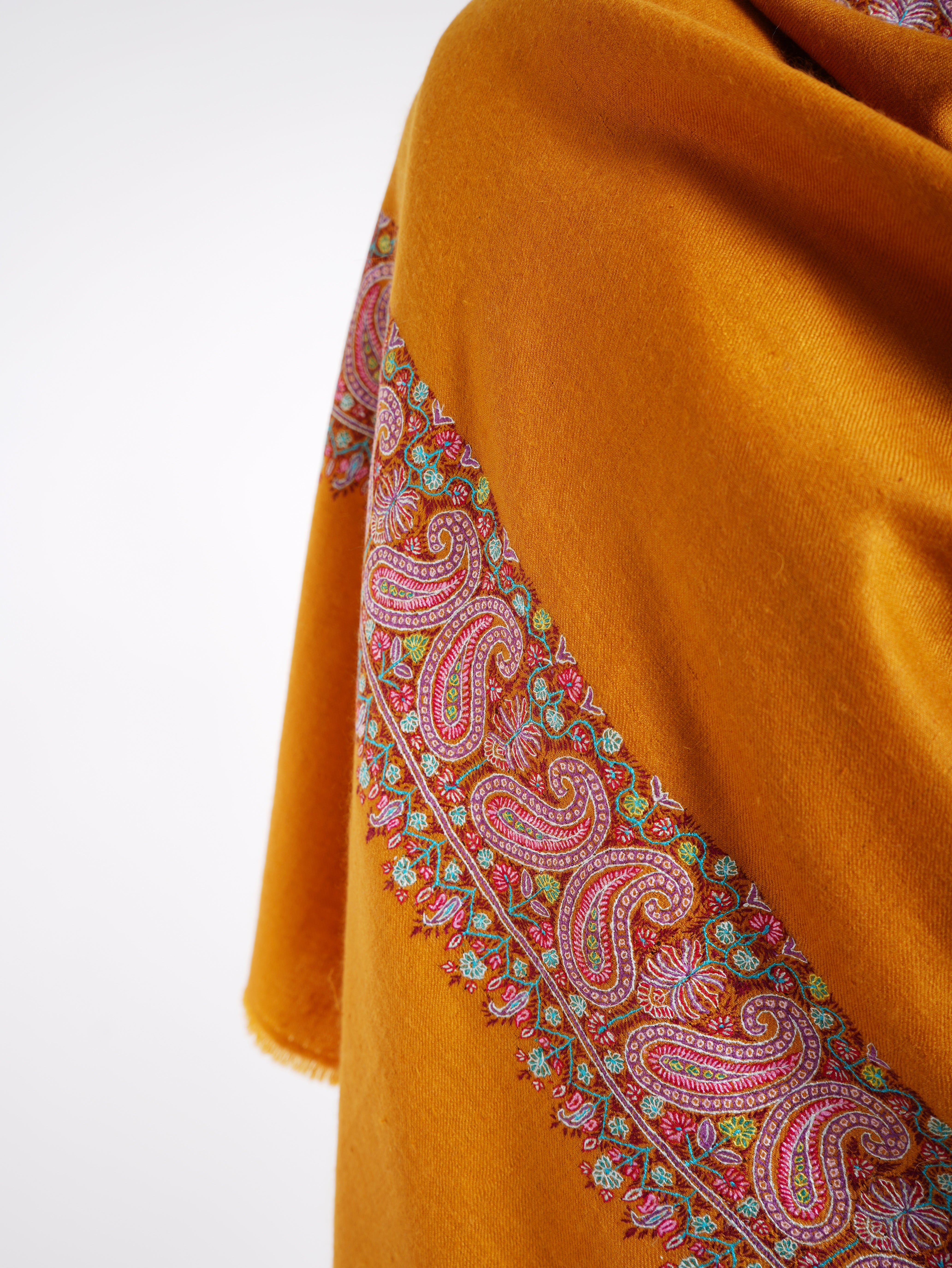 Royal Paisley Sozni Hand Embroidered Pashmina Shawl Shahkaar