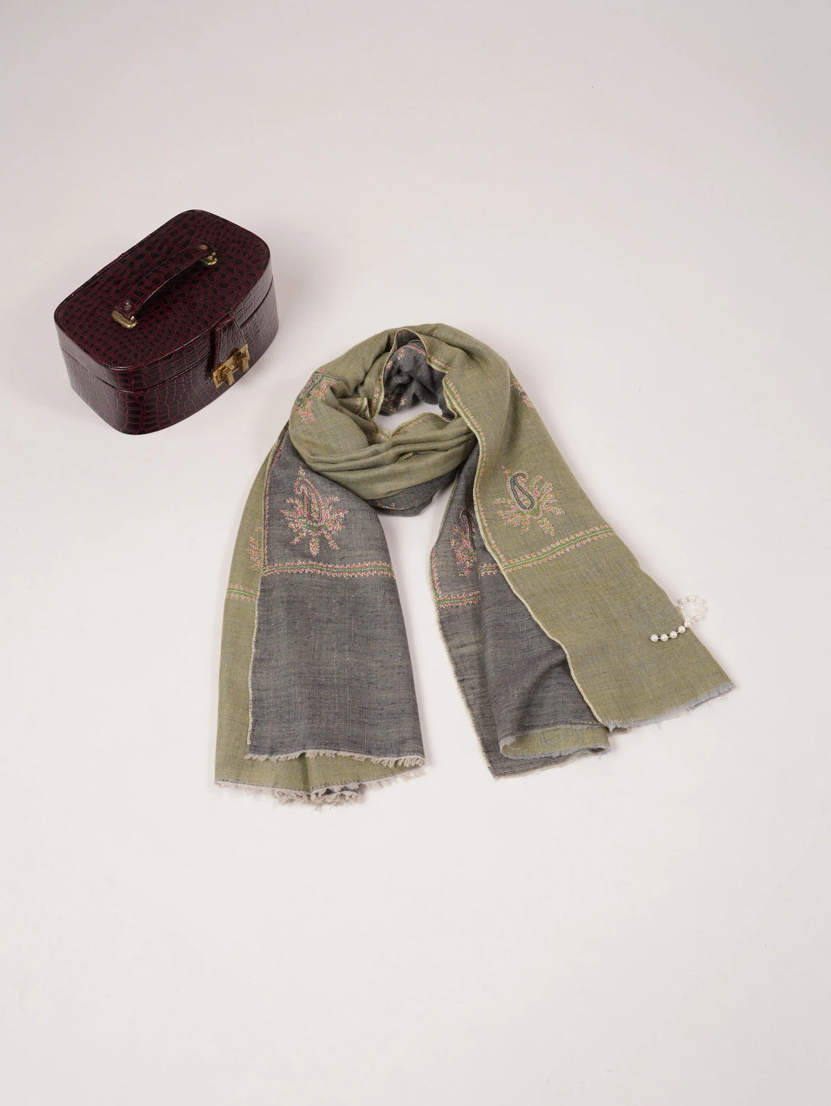 Xale Pashmina tecido à mão Dualtone com bordado à mão Buteh
