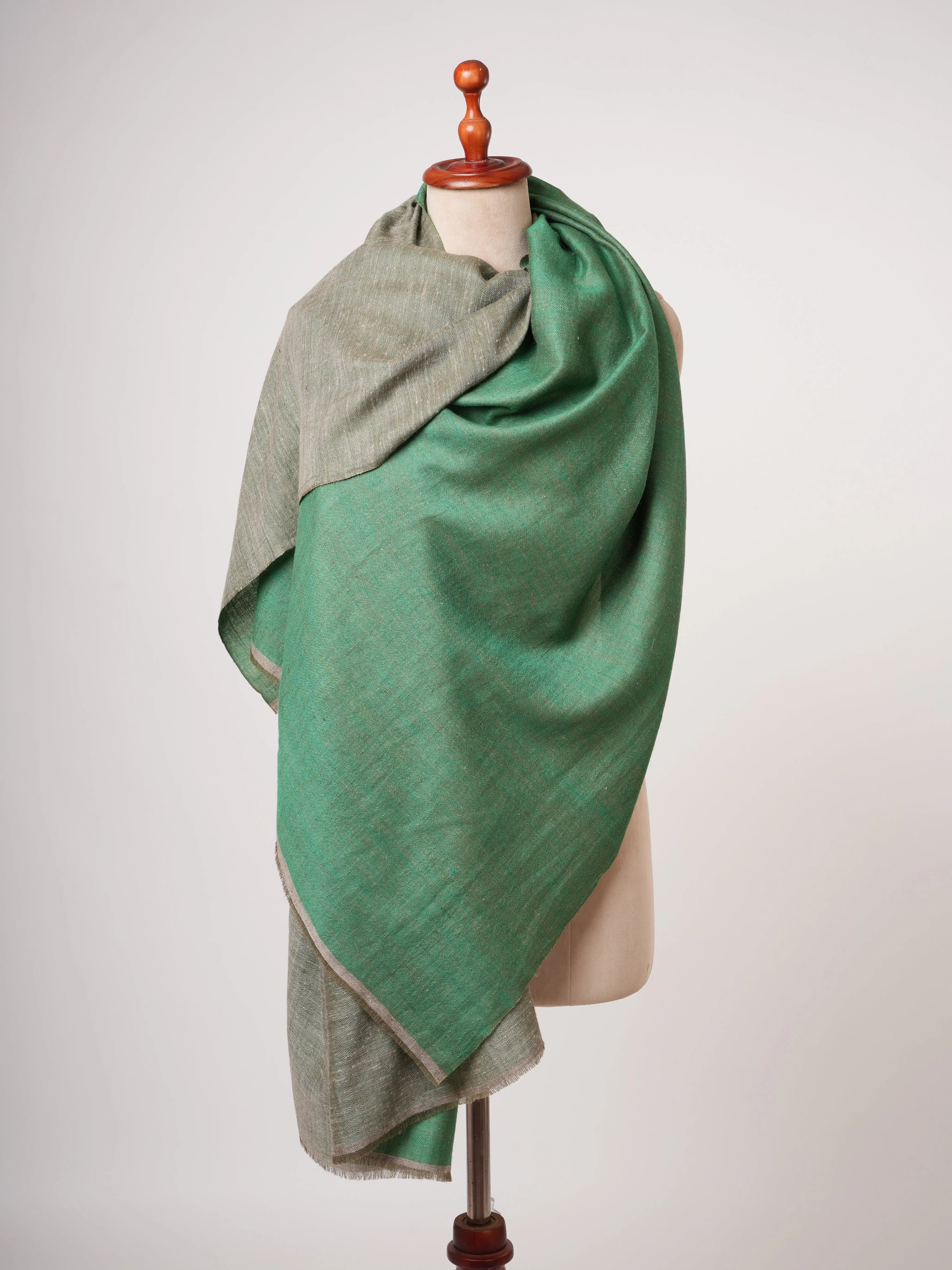Emerald Green Dual-Shade Pashmina Shawl – Soft & Luxurious Shahkaar