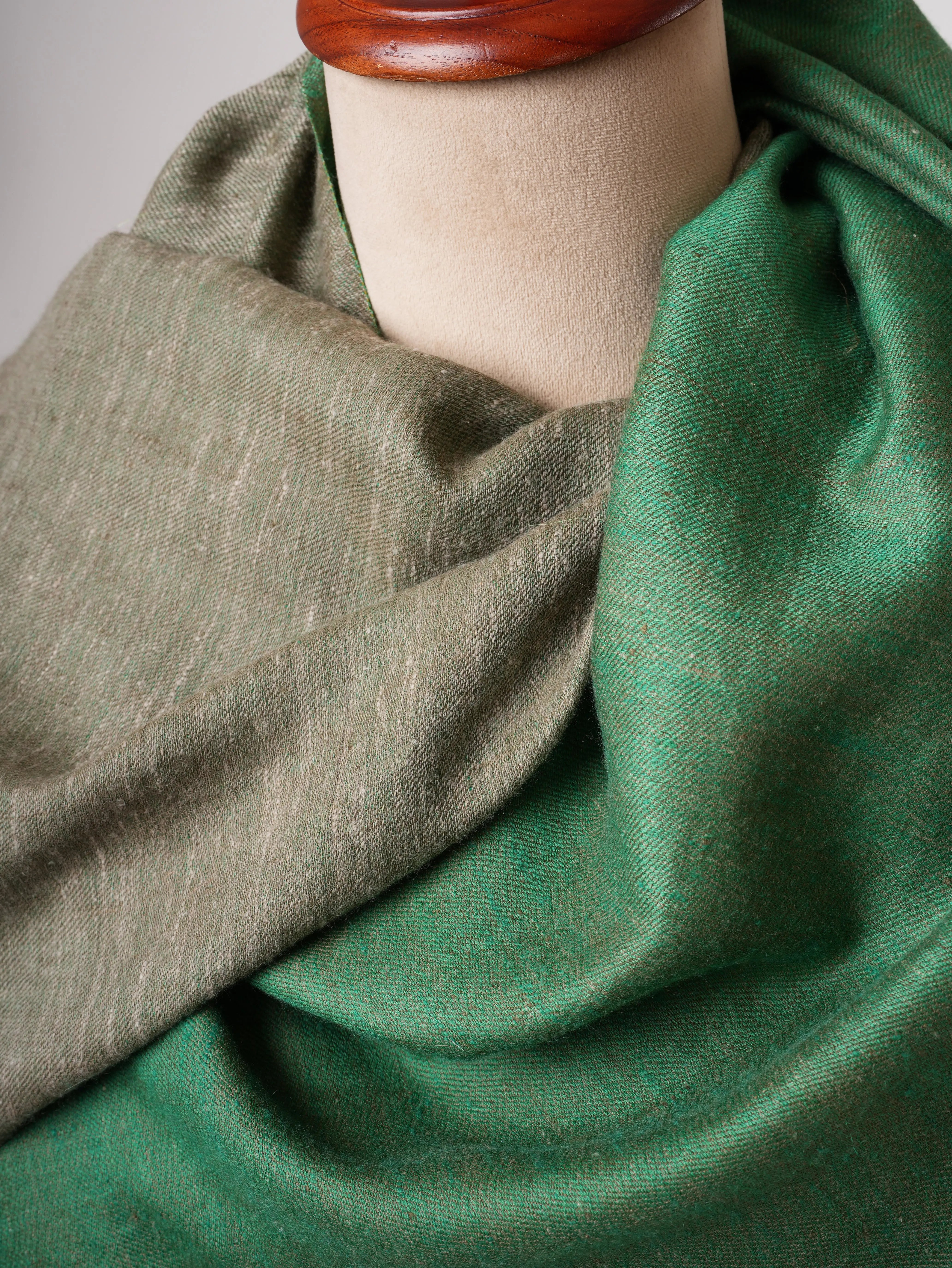 Emerald Green Dual-Shade Pashmina Shawl – Soft & Luxurious Shahkaar