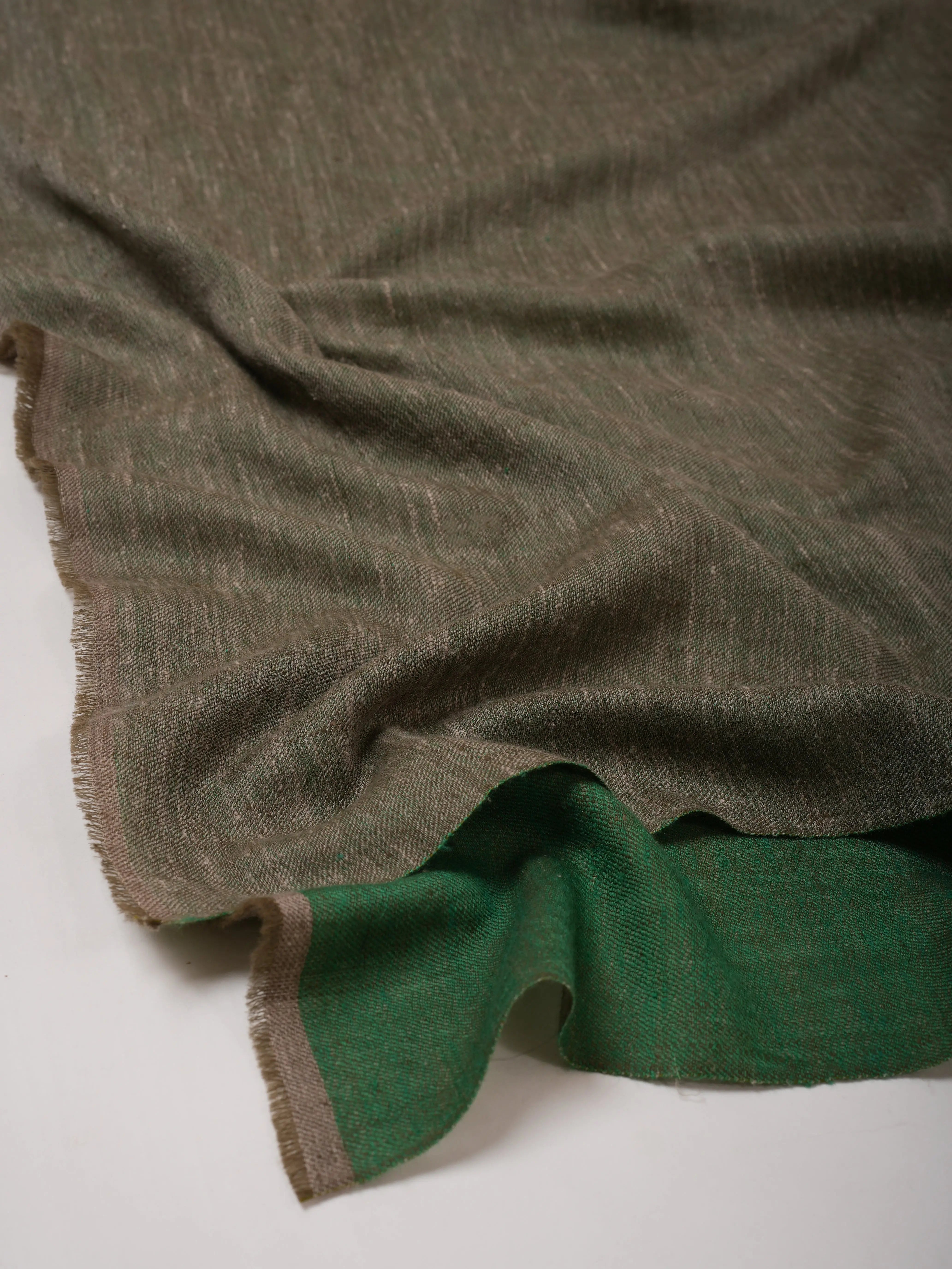 Emerald Green Dual-Shade Pashmina Shawl – Soft & Luxurious Shahkaar