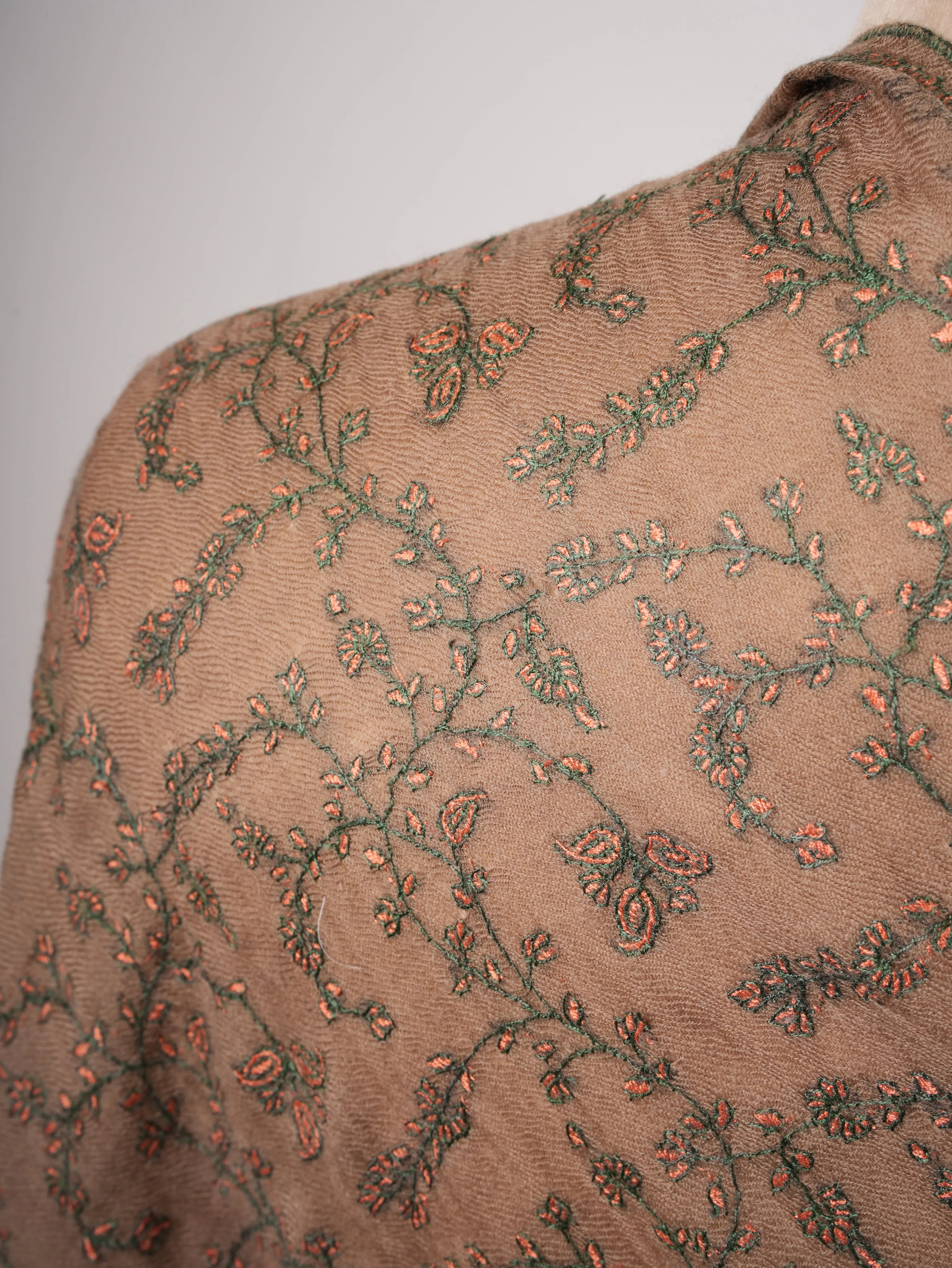 Hand Embroidered Cashmere Scarf with Fine Jali Motif – Luxurious & Elegant Shahkaar