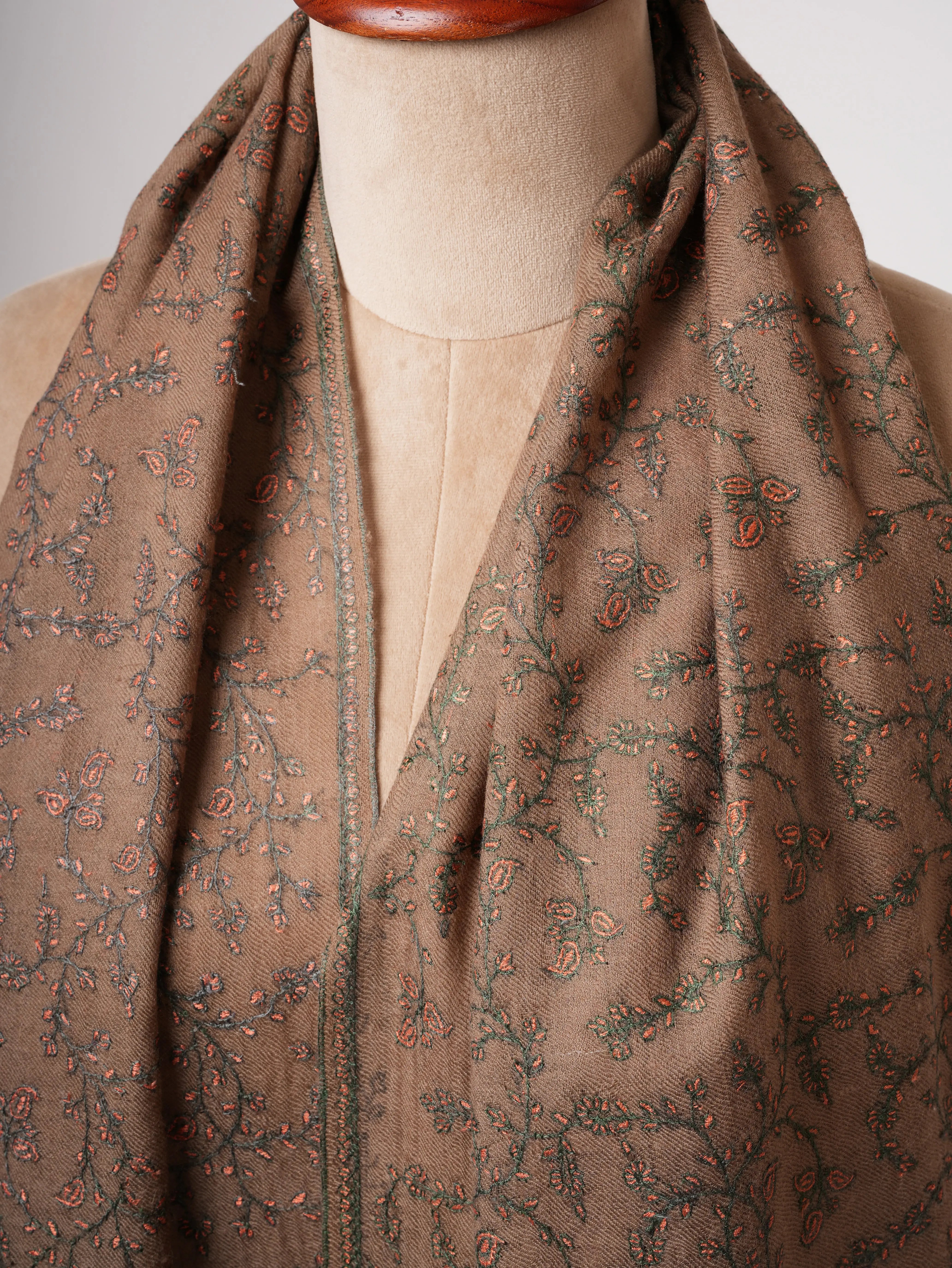 Hand Embroidered Cashmere Scarf with Fine Jali Motif – Luxurious & Elegant Shahkaar