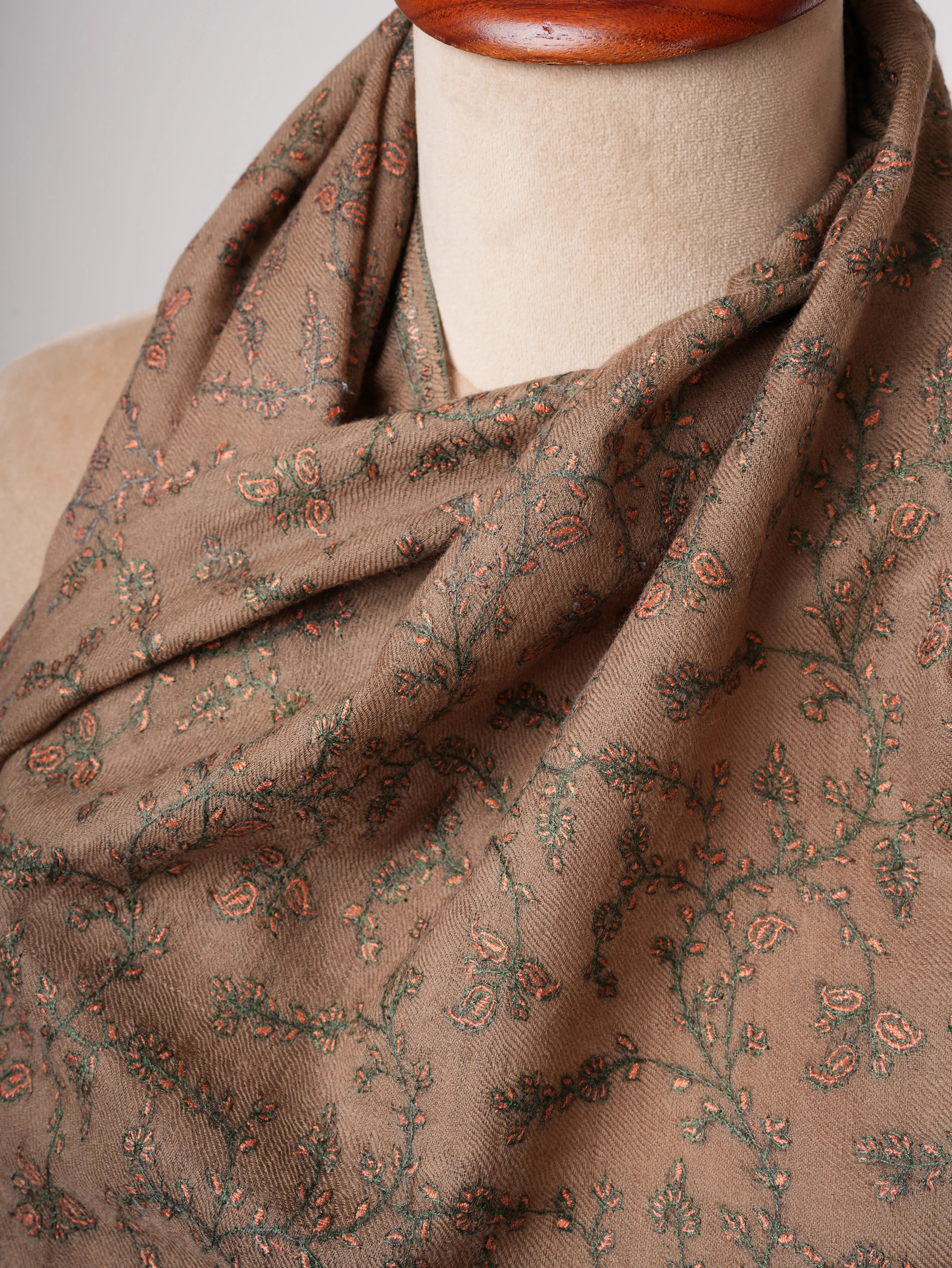 Hand Embroidered Cashmere Scarf with Fine Jali Motif – Luxurious & Elegant Shahkaar