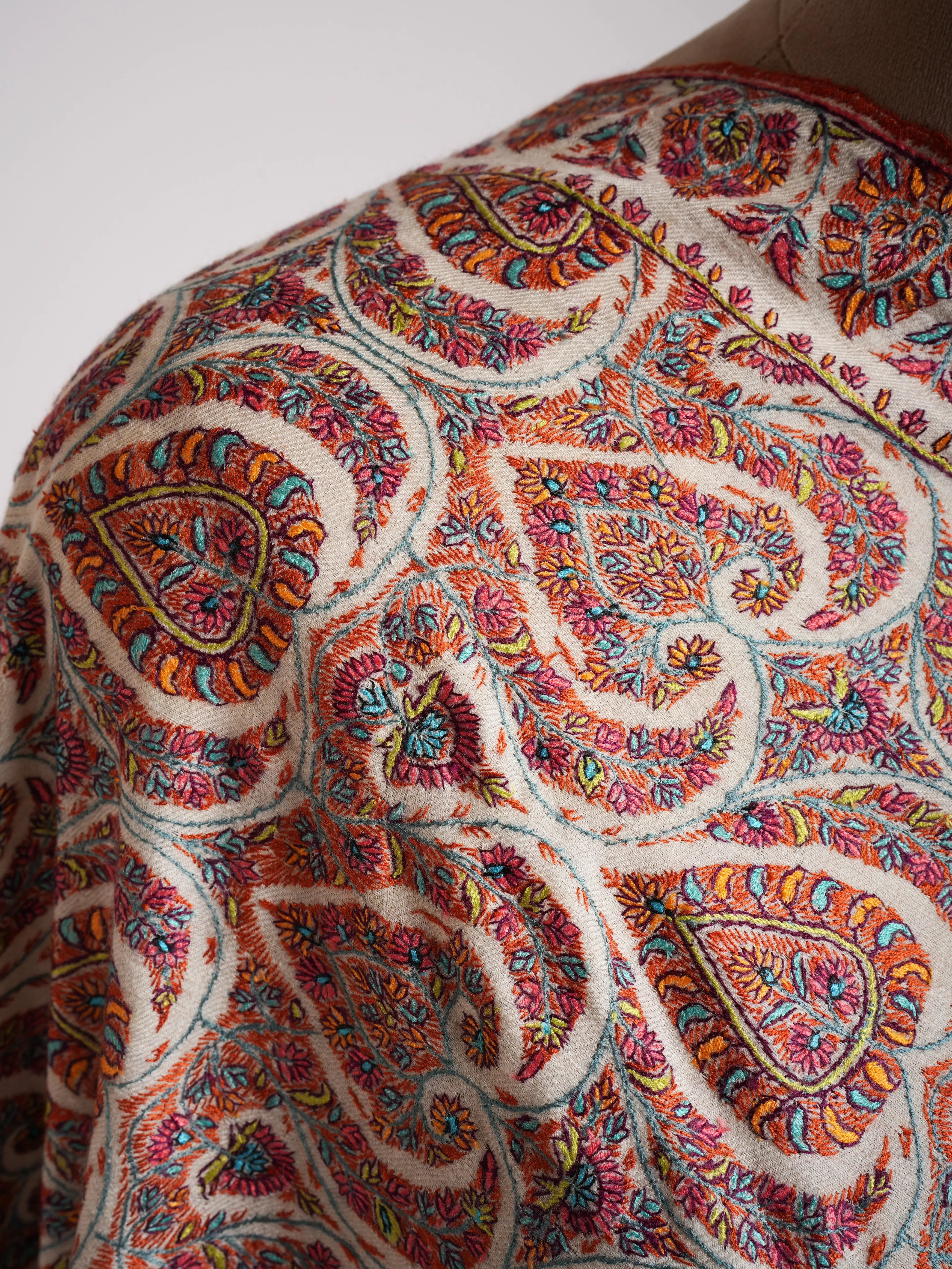 Hand Sozni Embroidered White Pashmina Jamavar Shawl Shahkaar