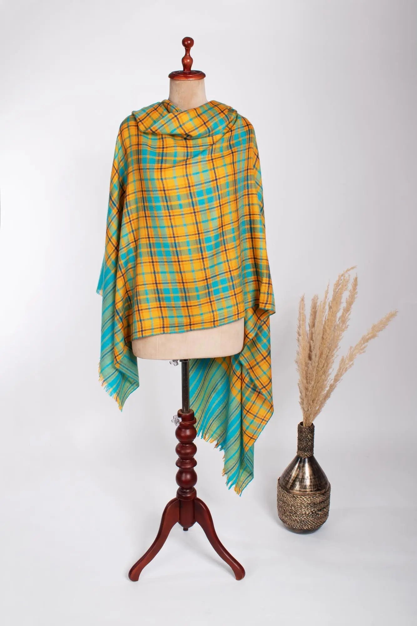 Handcrafted Kashmiri Pashmina Wrap tailored for Women - ROTHER Shahkaar