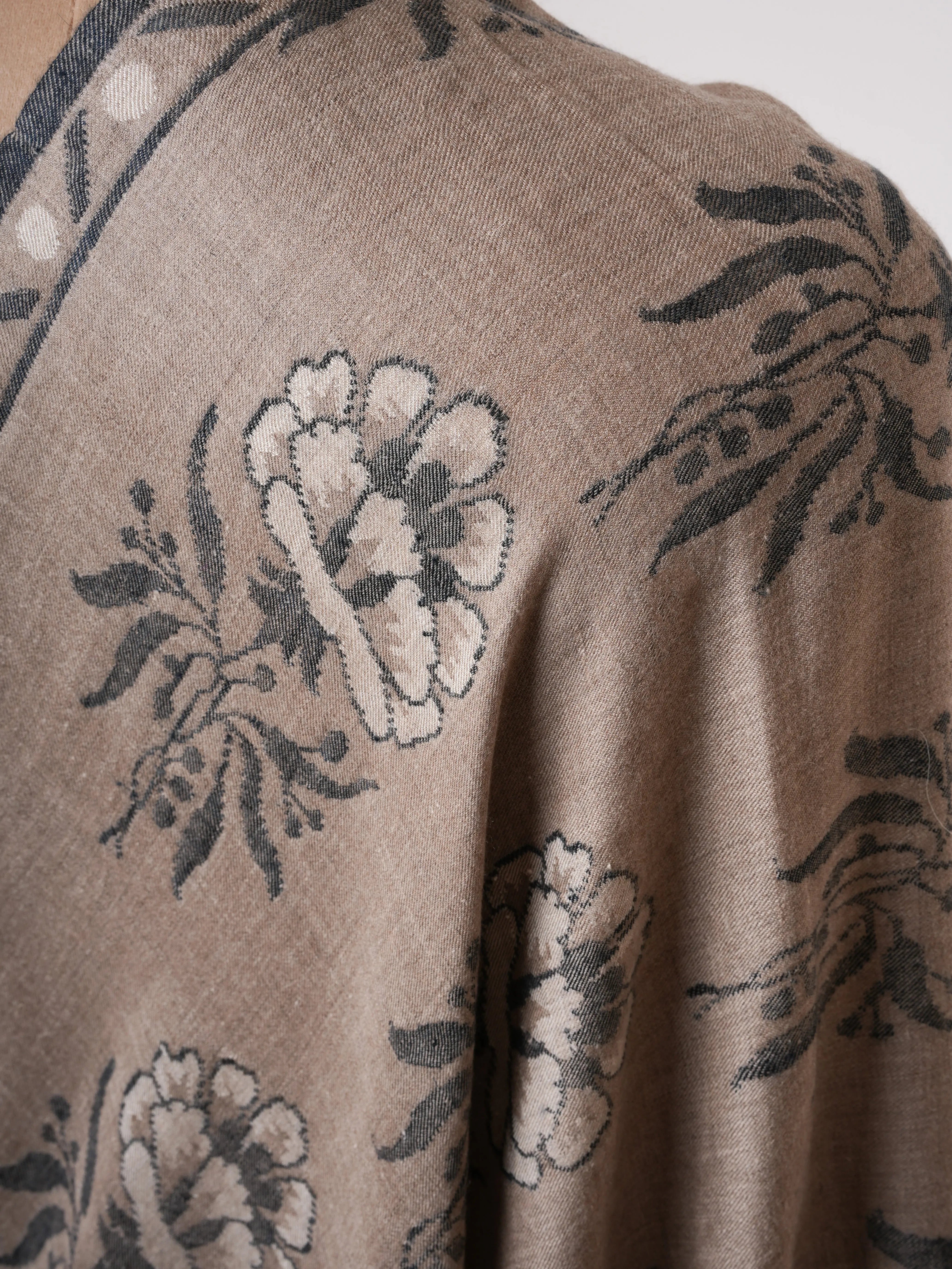 Handloomed Kani Soft Pashmina Shawl with Mughal Motifs in Black and White Shahkaar