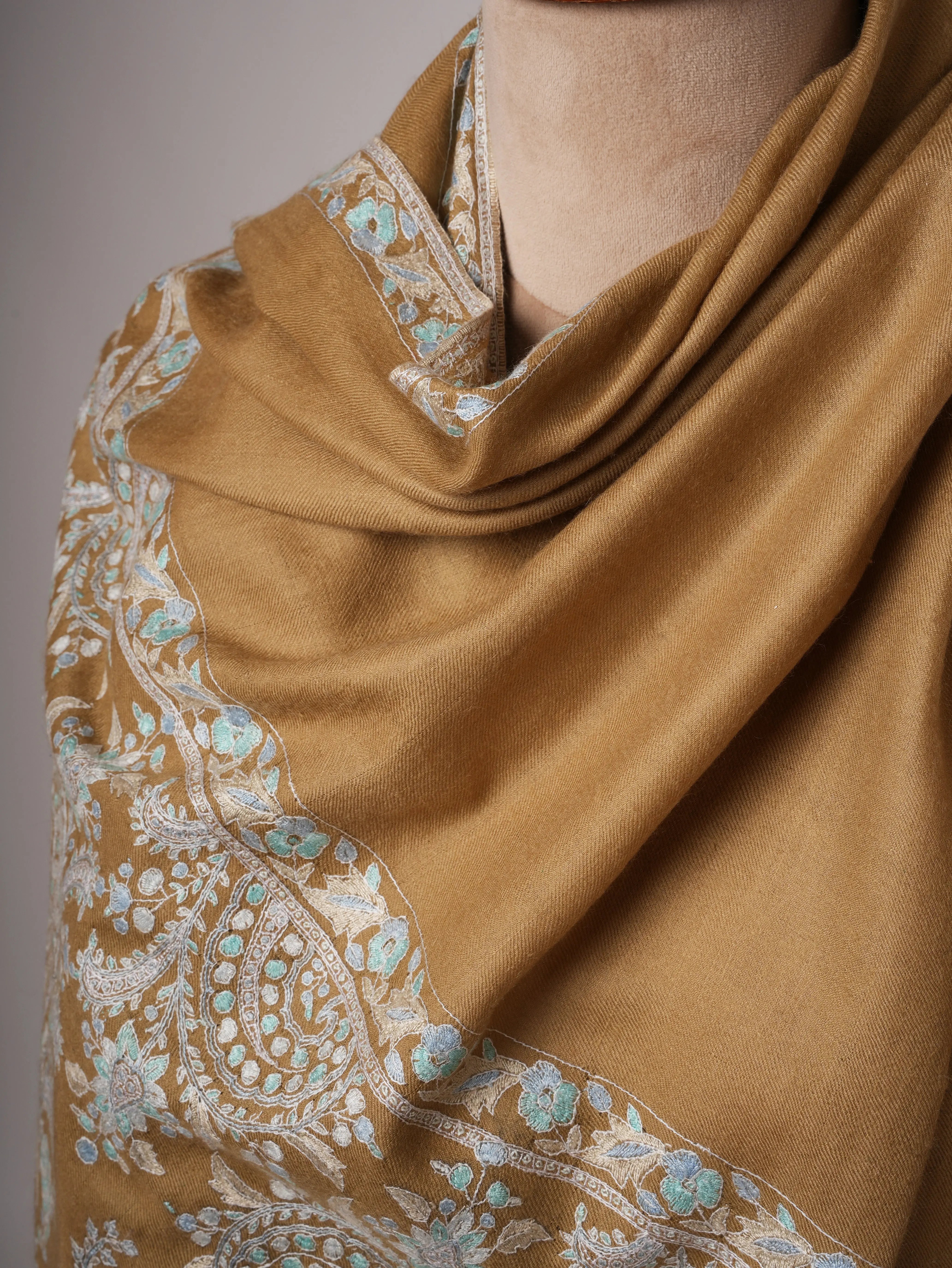 Handloomed Paisley Palla Embroidered Pashmina Shawl – Timeless Elegance Shahkaar